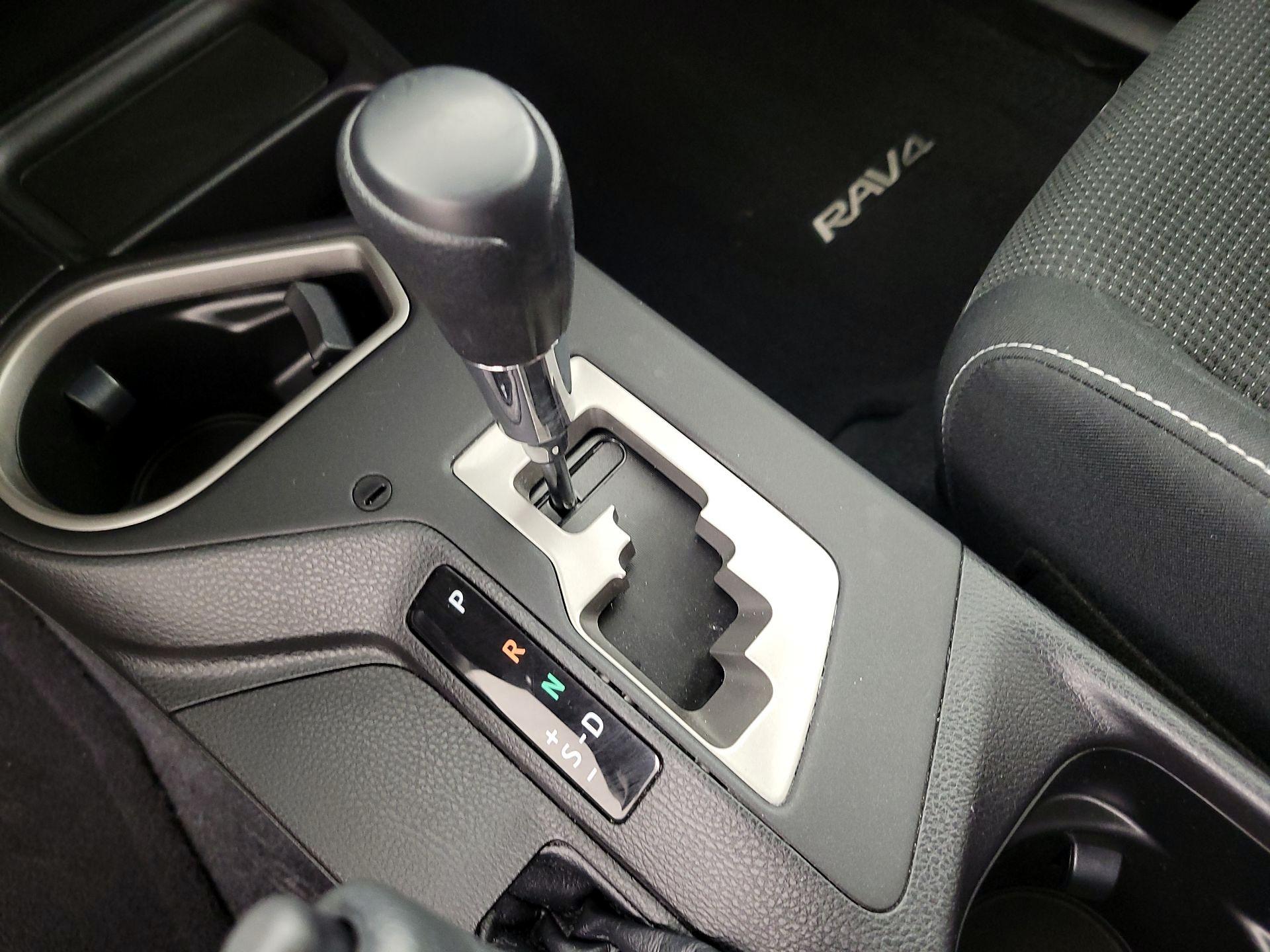 Thumbnail: 2018 Toyota RAV4 - 17