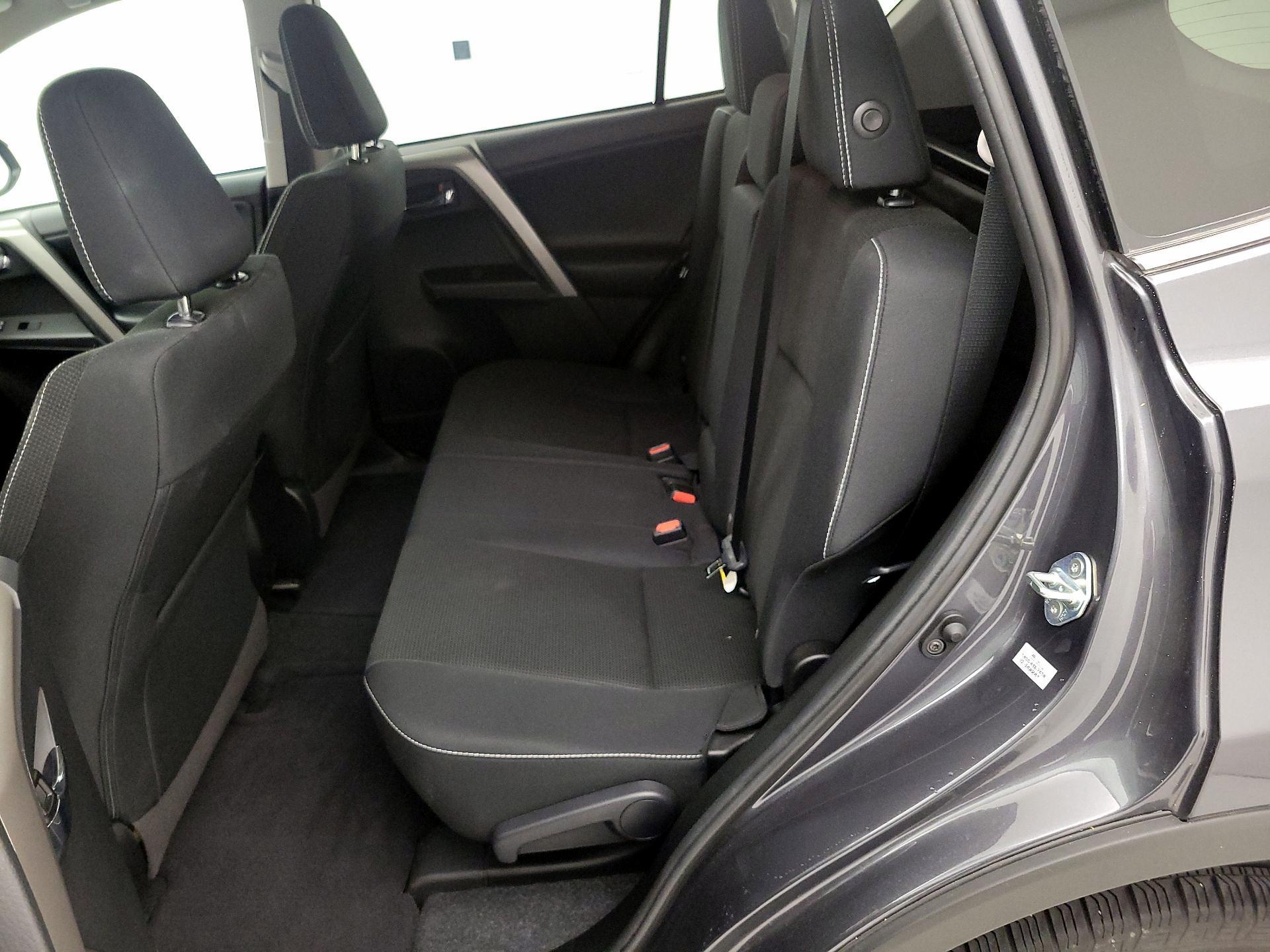 Thumbnail: 2018 Toyota RAV4 - 20
