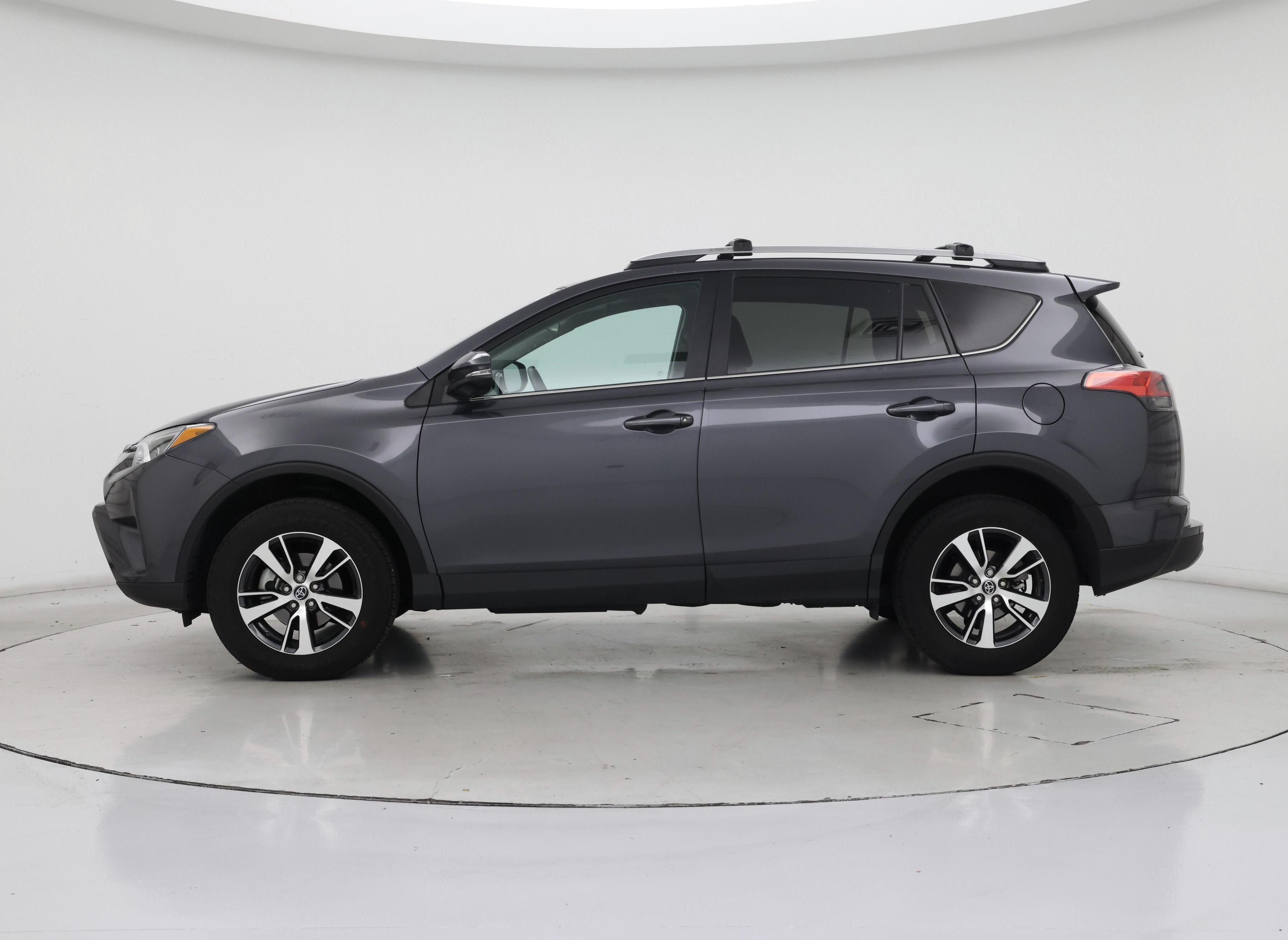 Thumbnail: 2018 Toyota RAV4 - 3