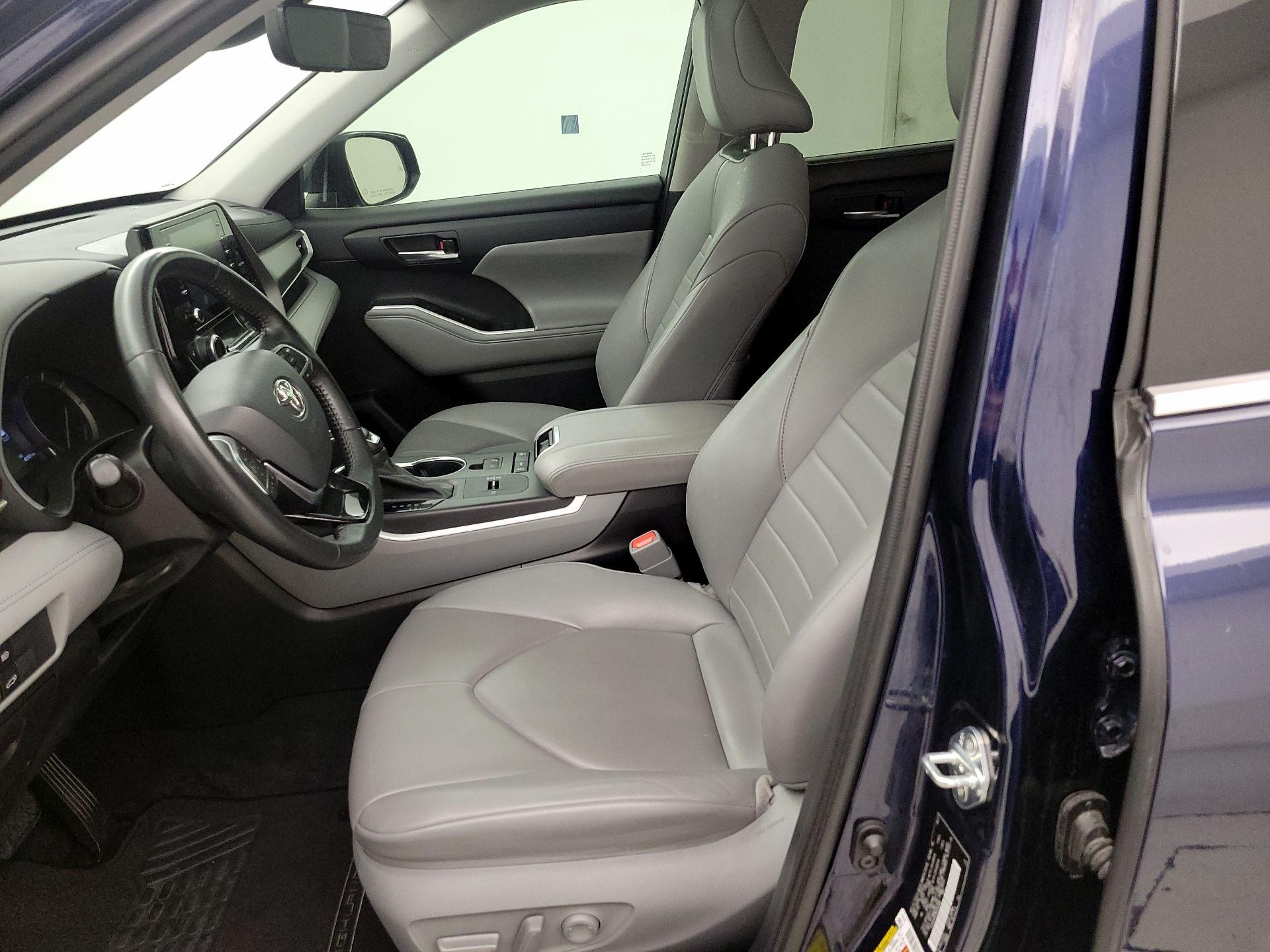 Thumbnail: 2021 Toyota Highlander - 11