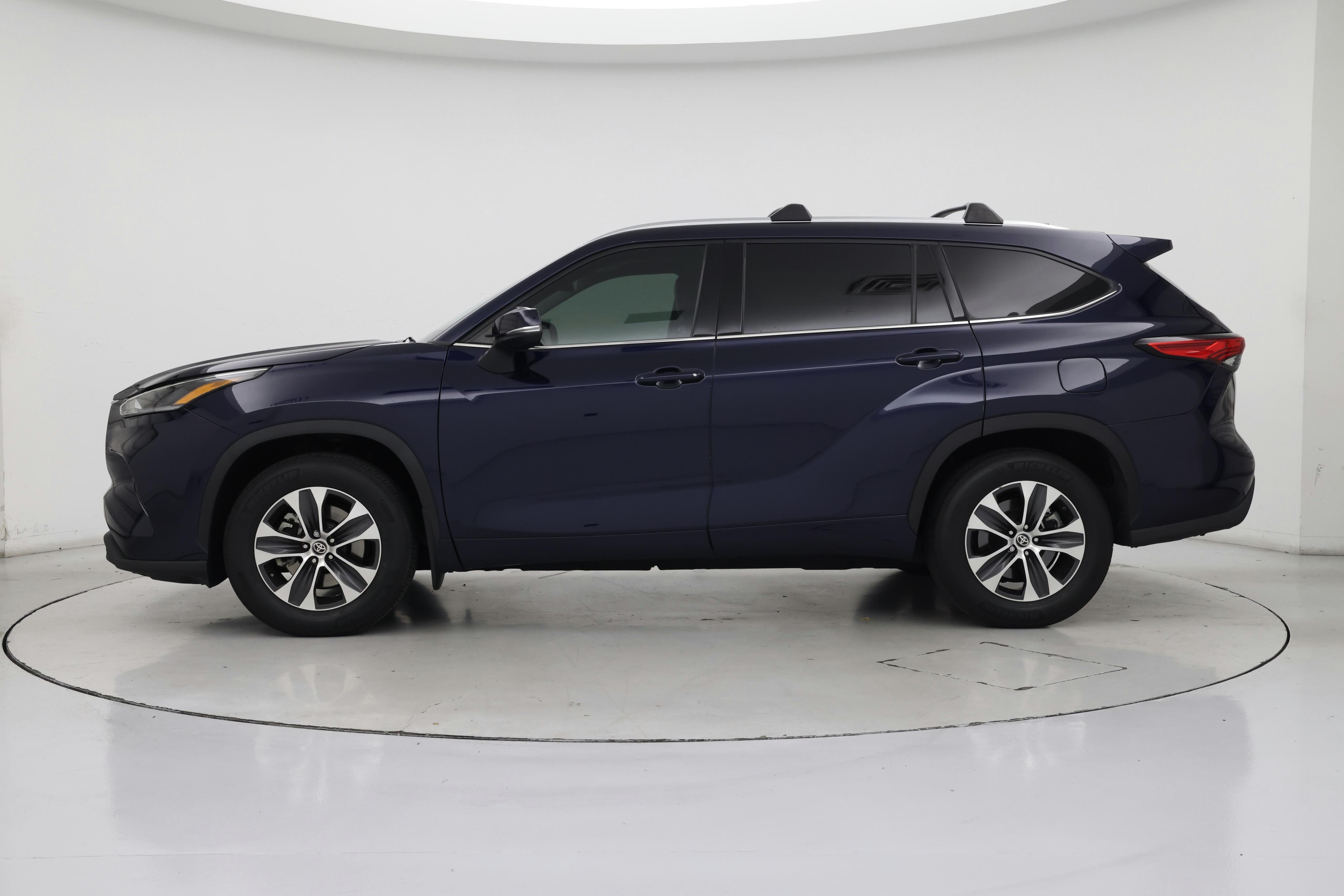 Thumbnail: 2021 Toyota Highlander - 3