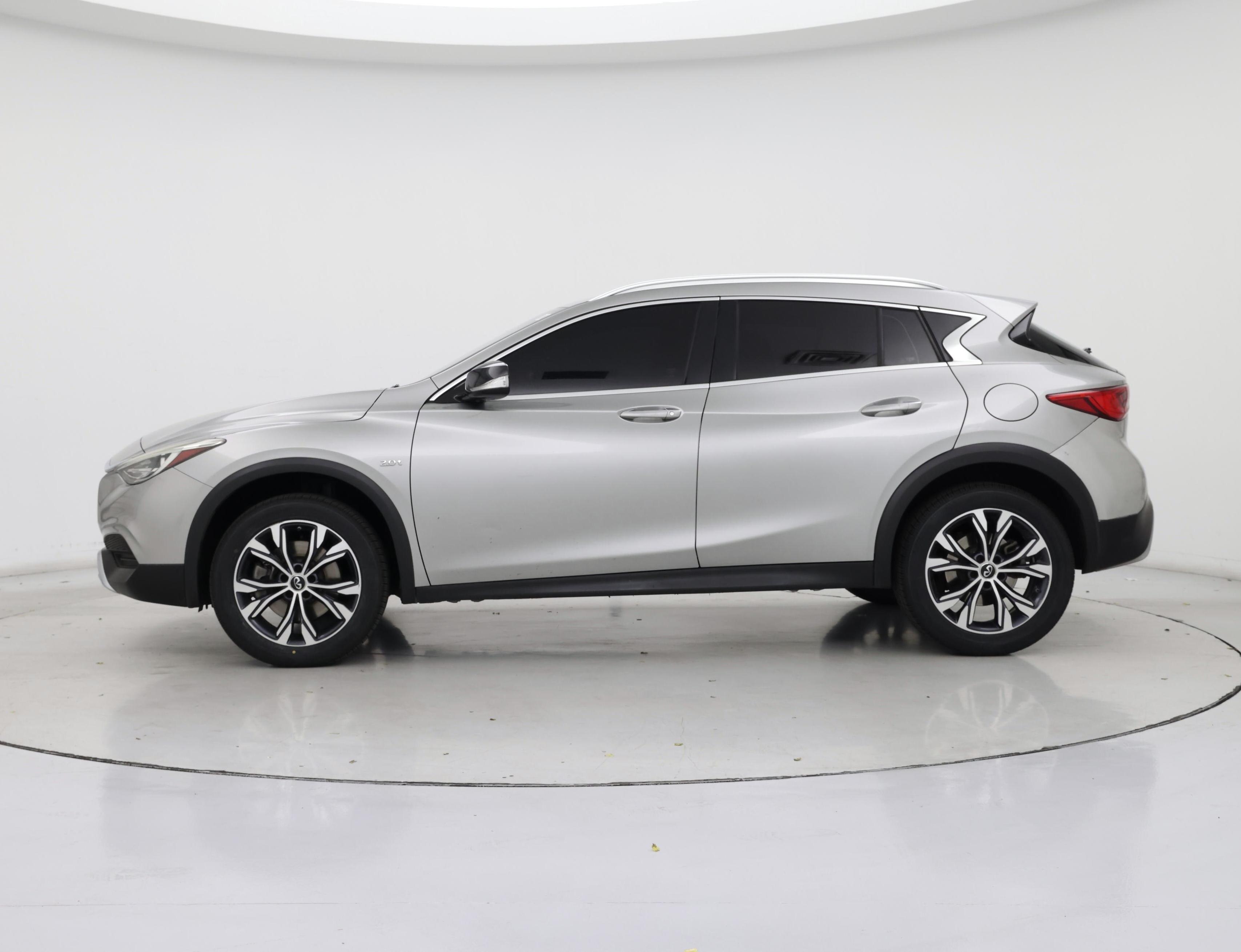 Thumbnail: 2017 INFINITI QX30 - 3