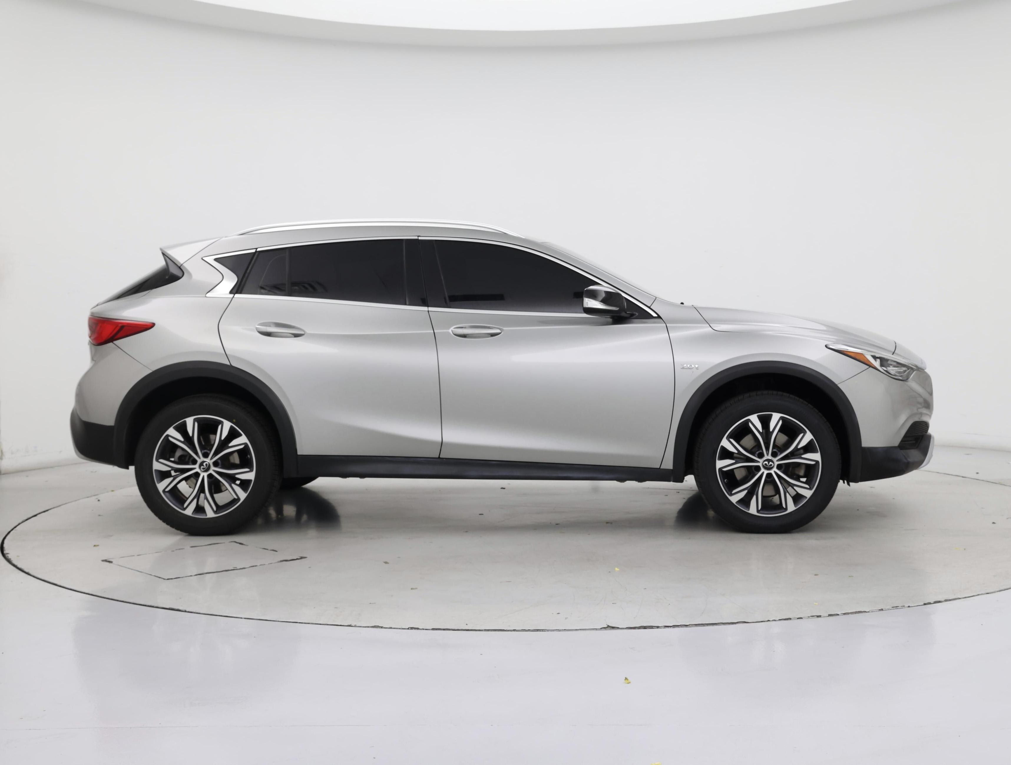 Thumbnail: 2017 INFINITI QX30 - 7