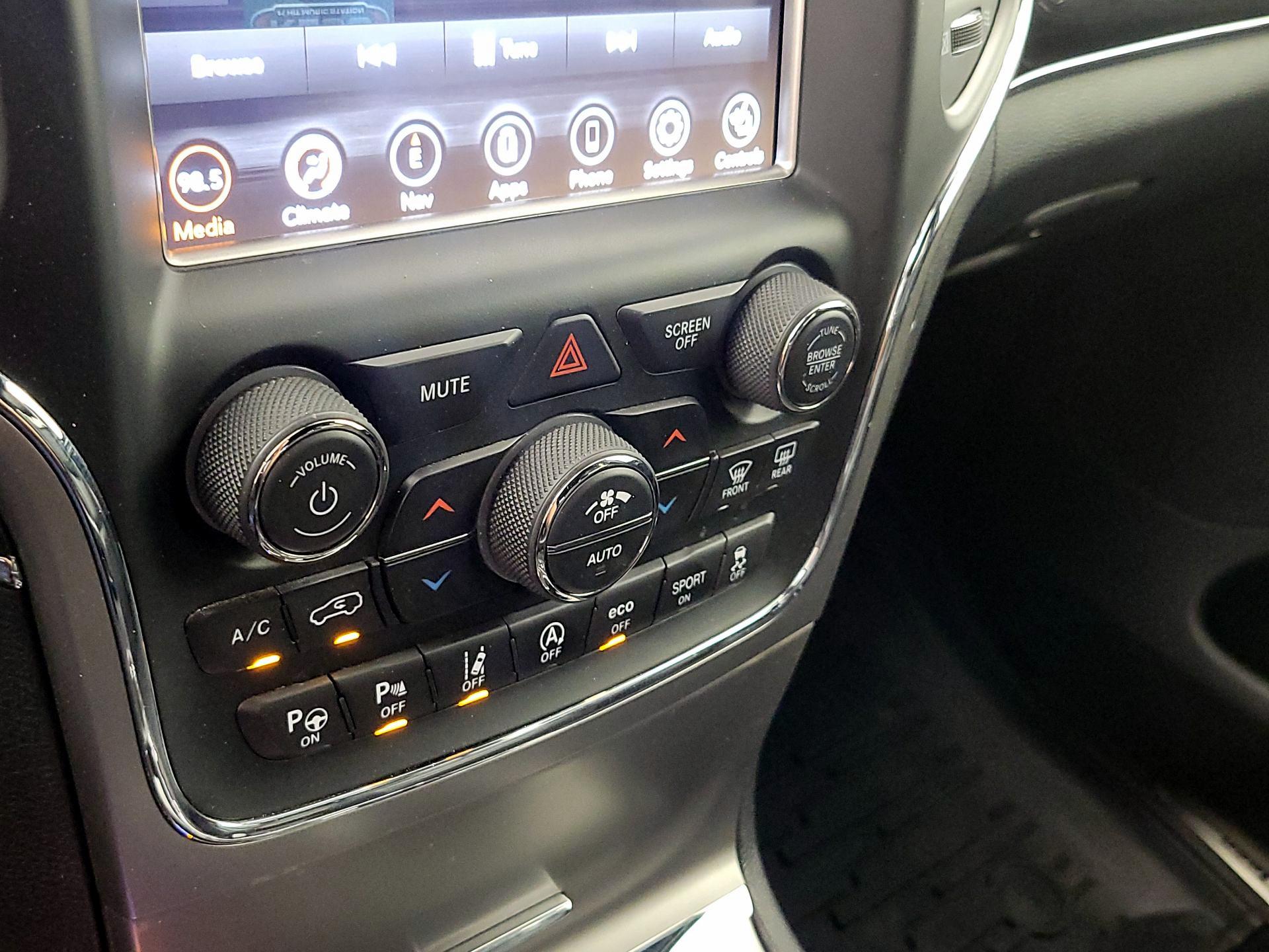 Thumbnail: 2018 Jeep Grand Cherokee - 17