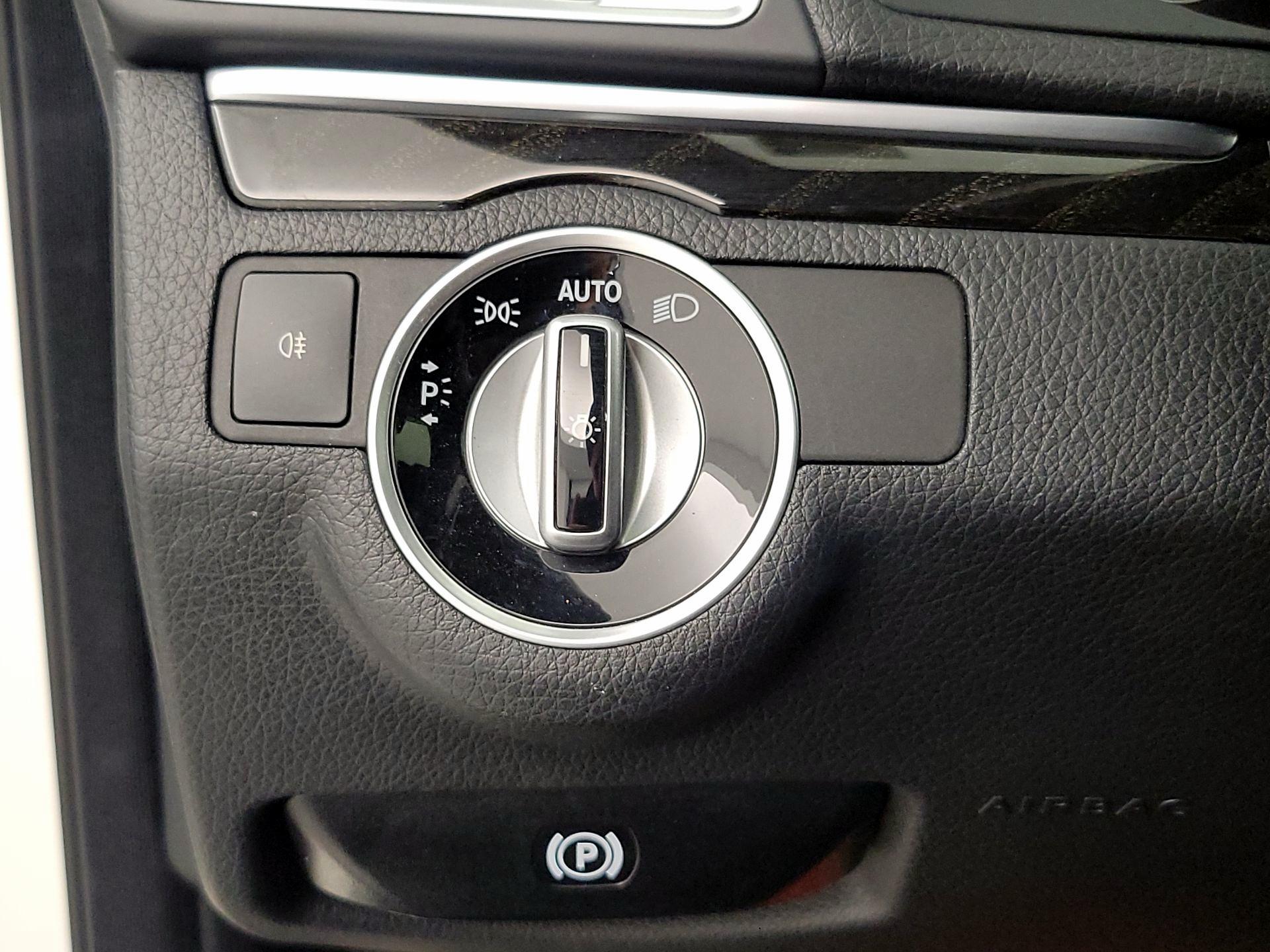 Thumbnail: 2016 Mercedes-Benz E-Class - 13