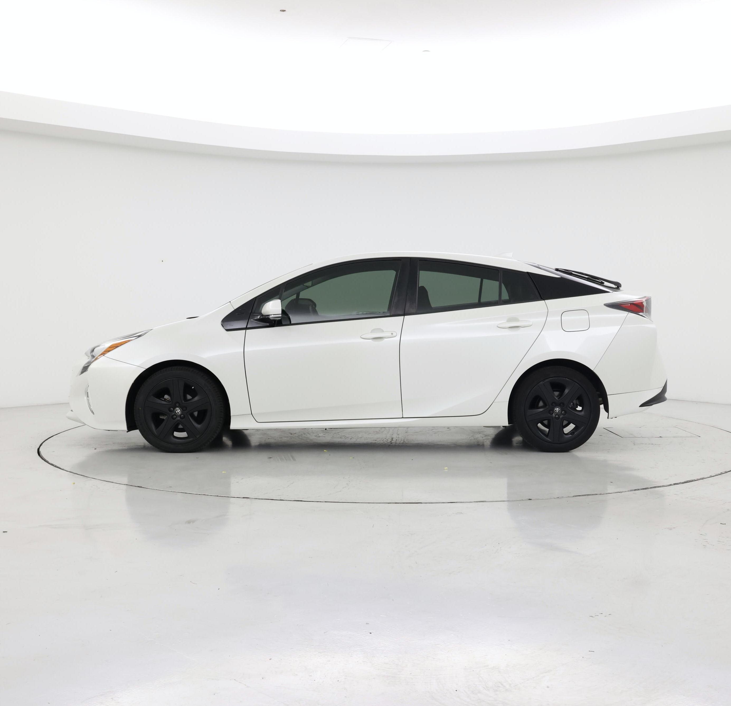Thumbnail: 2017 Toyota Prius - 3