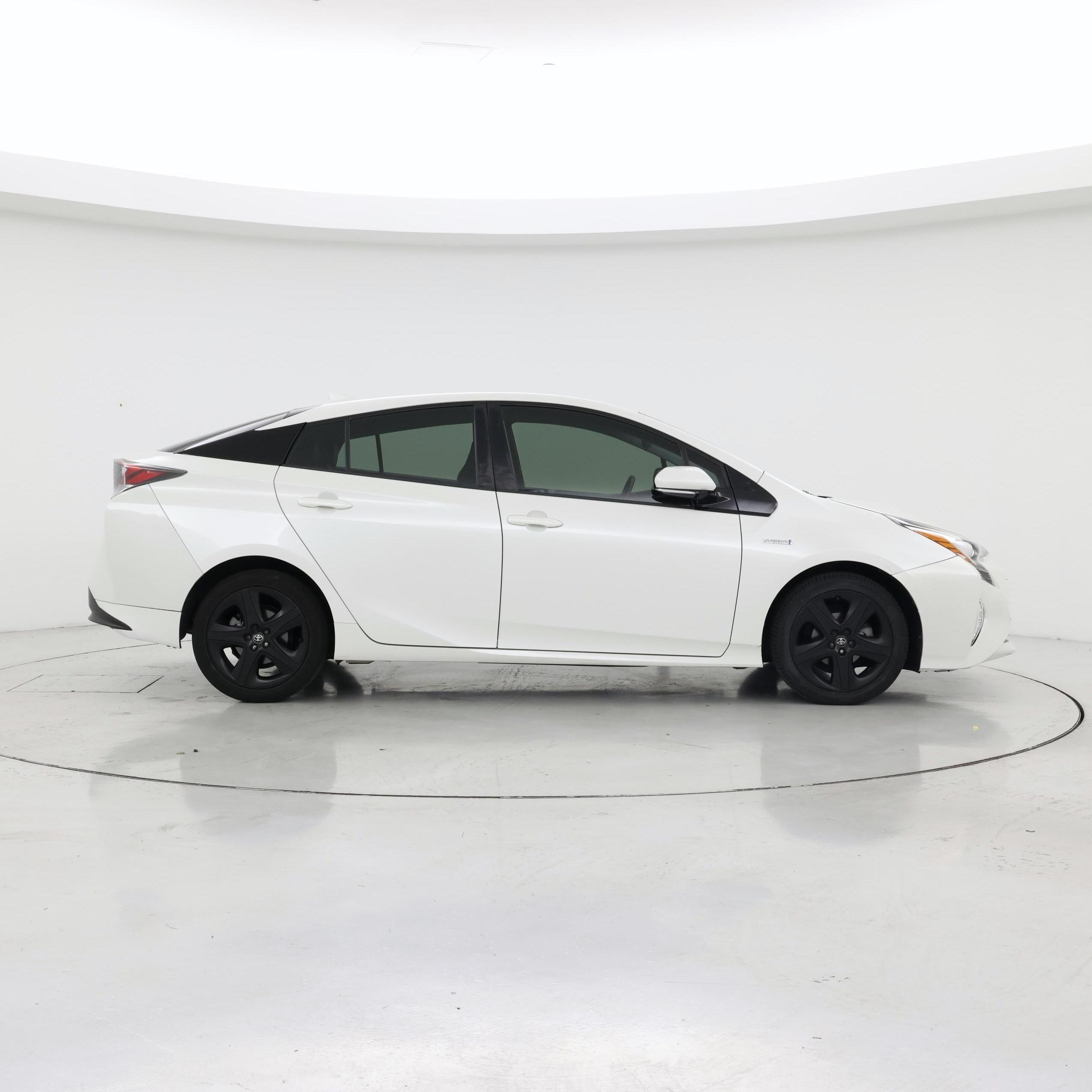 Thumbnail: 2017 Toyota Prius - 7