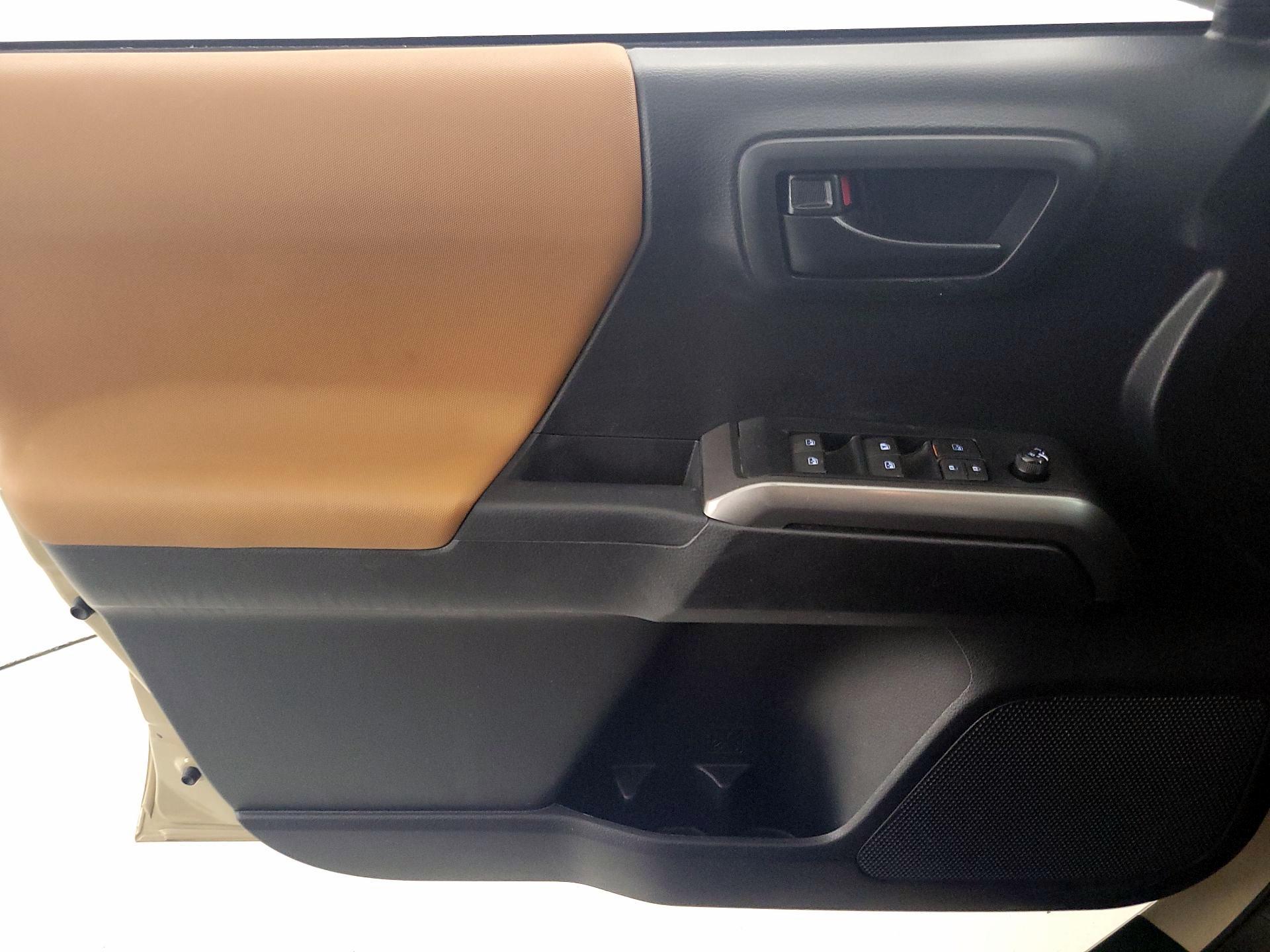 Thumbnail: 2019 Toyota Tacoma - 12