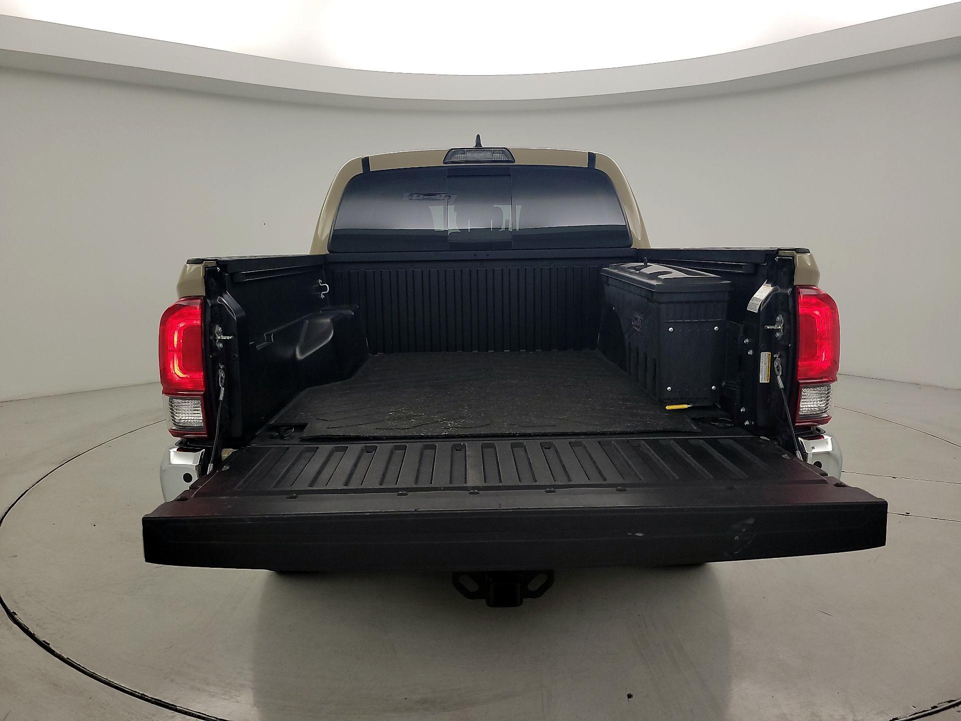 Thumbnail: 2019 Toyota Tacoma - 20