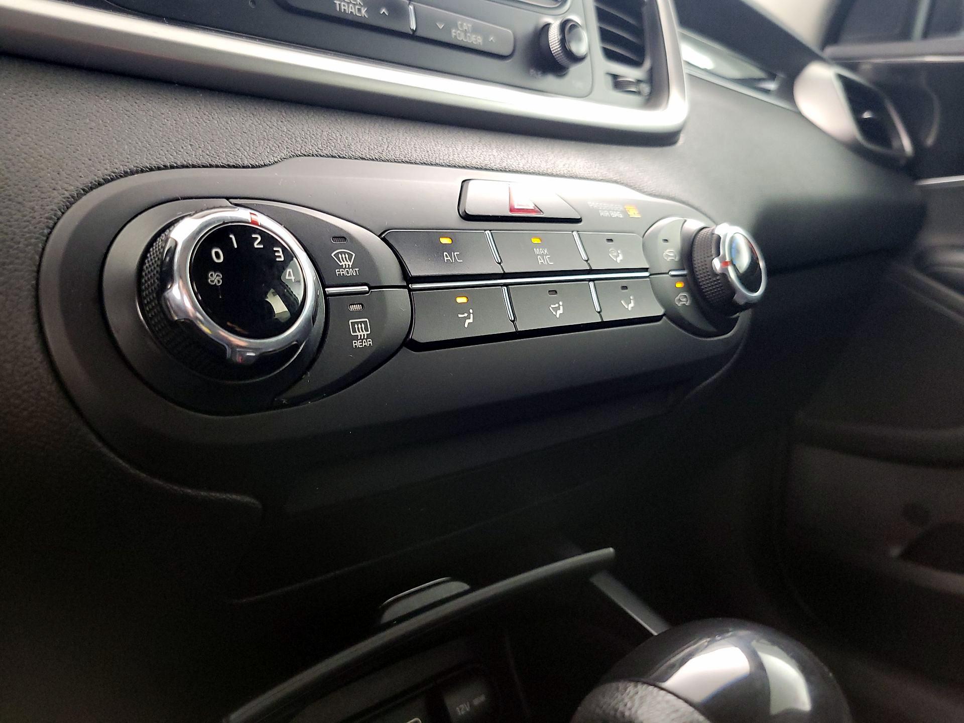 Thumbnail: 2017 Kia Sorento - 16
