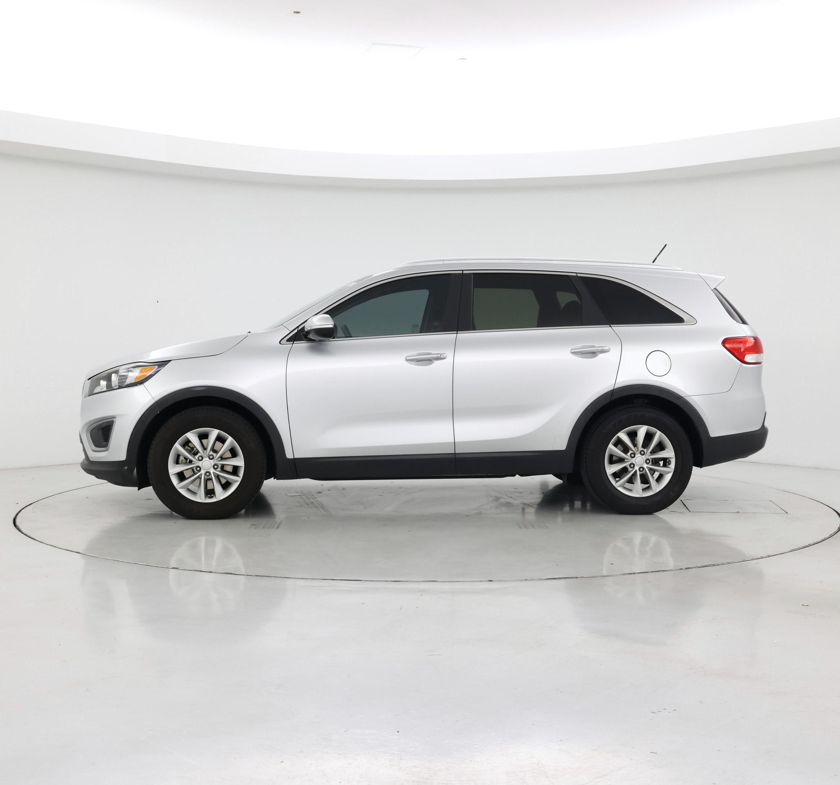Thumbnail: 2017 Kia Sorento - 3
