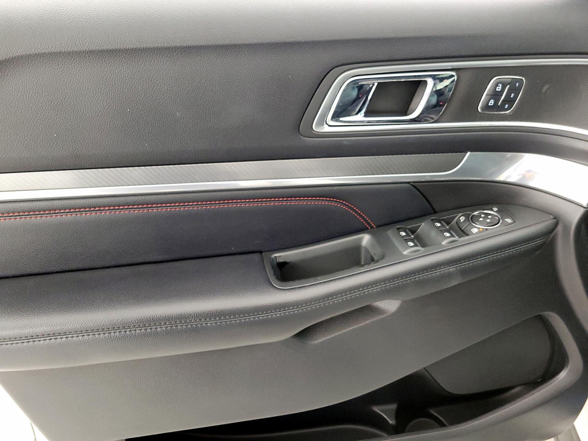 Thumbnail: 2016 Ford Explorer - 12