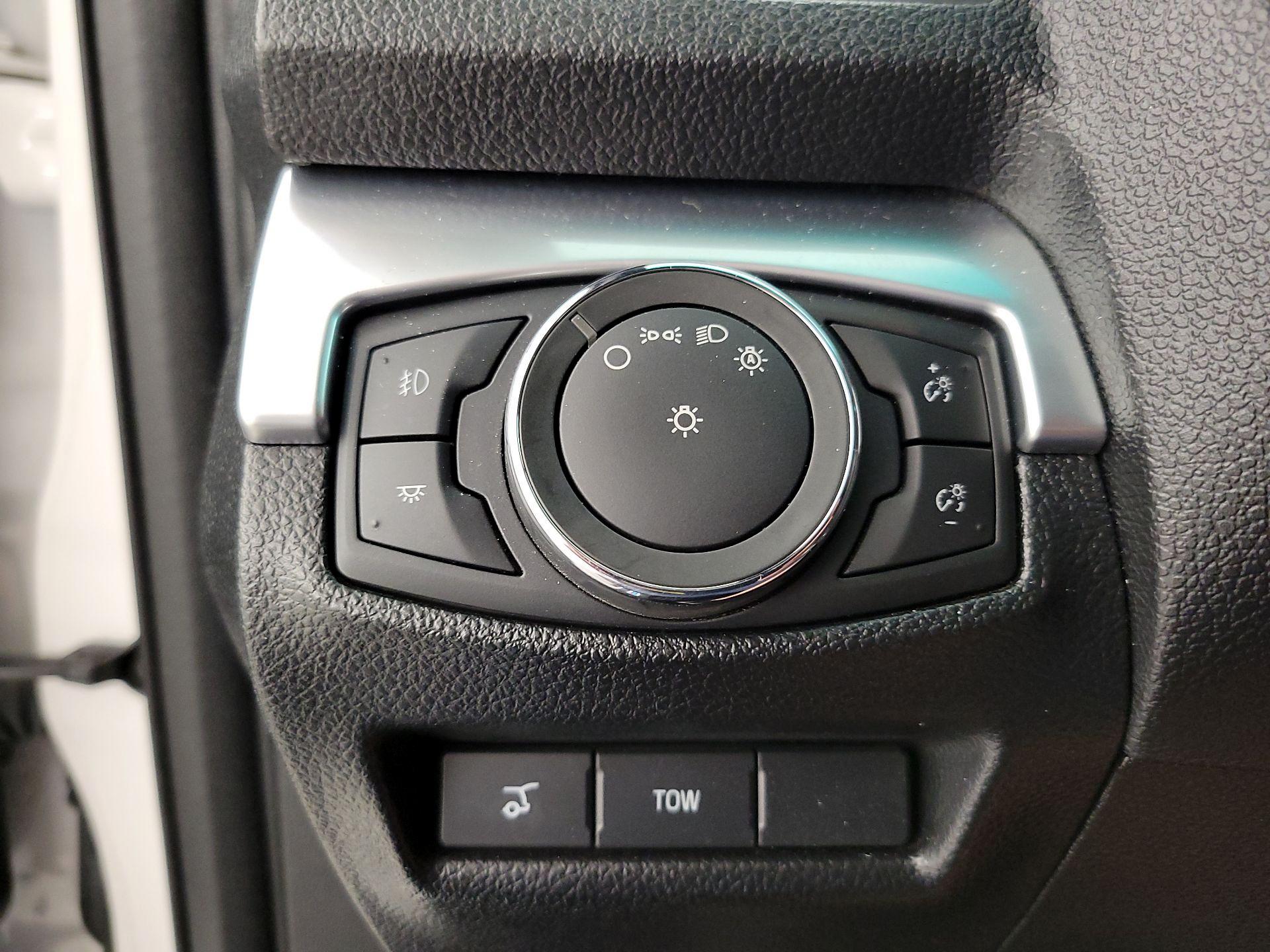 Thumbnail: 2016 Ford Explorer - 13