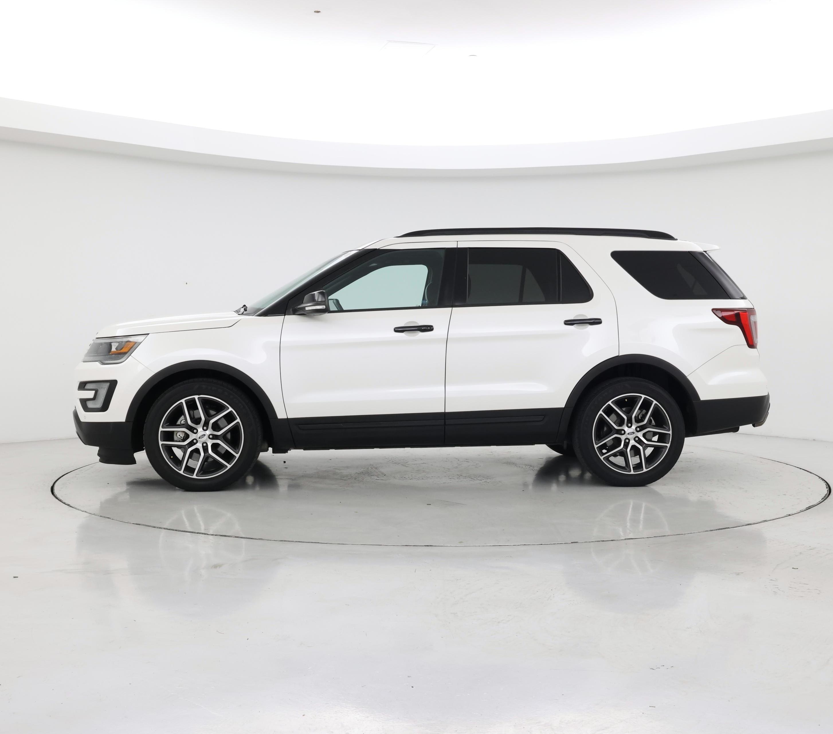 Thumbnail: 2016 Ford Explorer - 3
