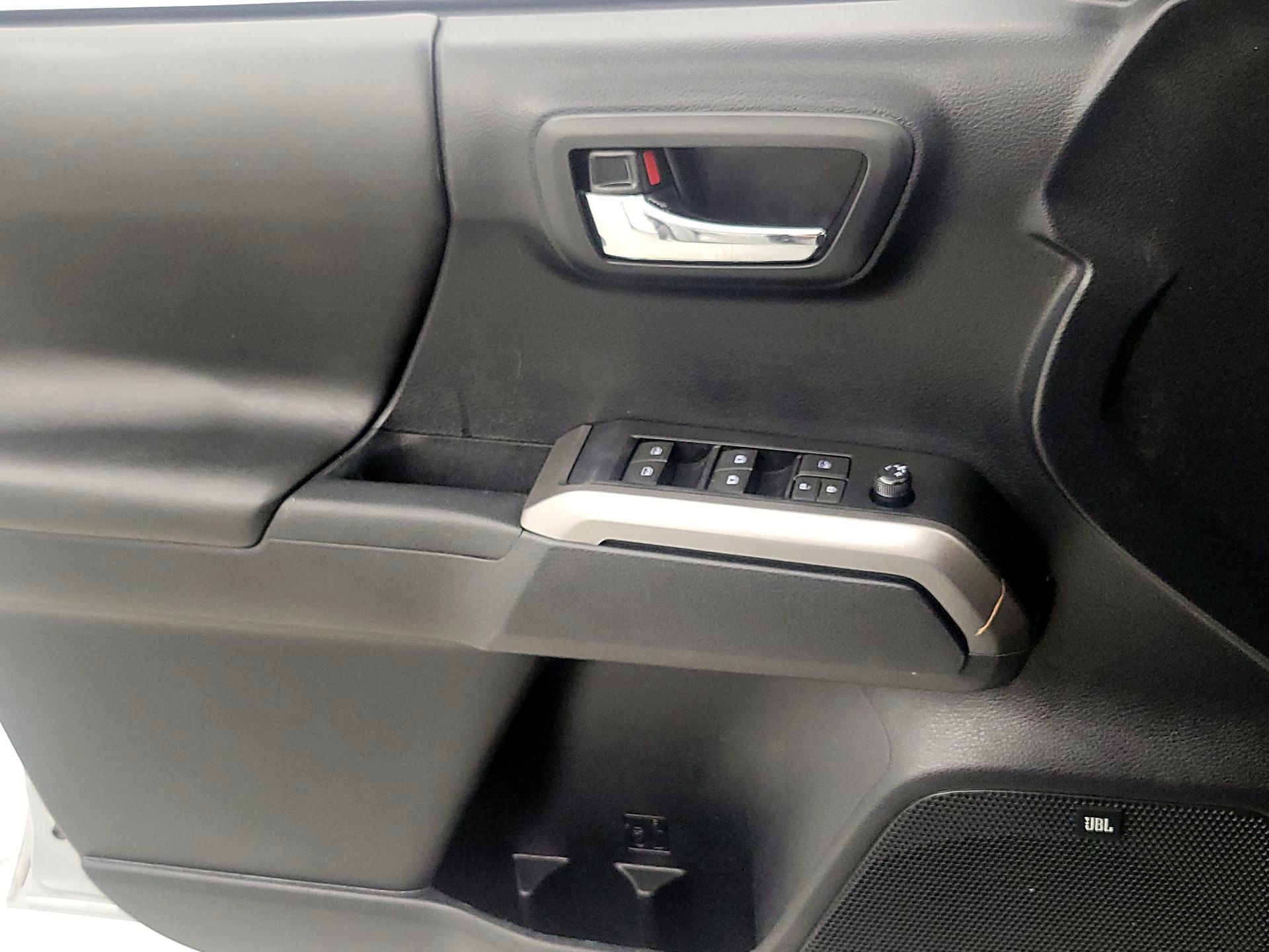 Thumbnail: 2019 Toyota Tacoma - 12