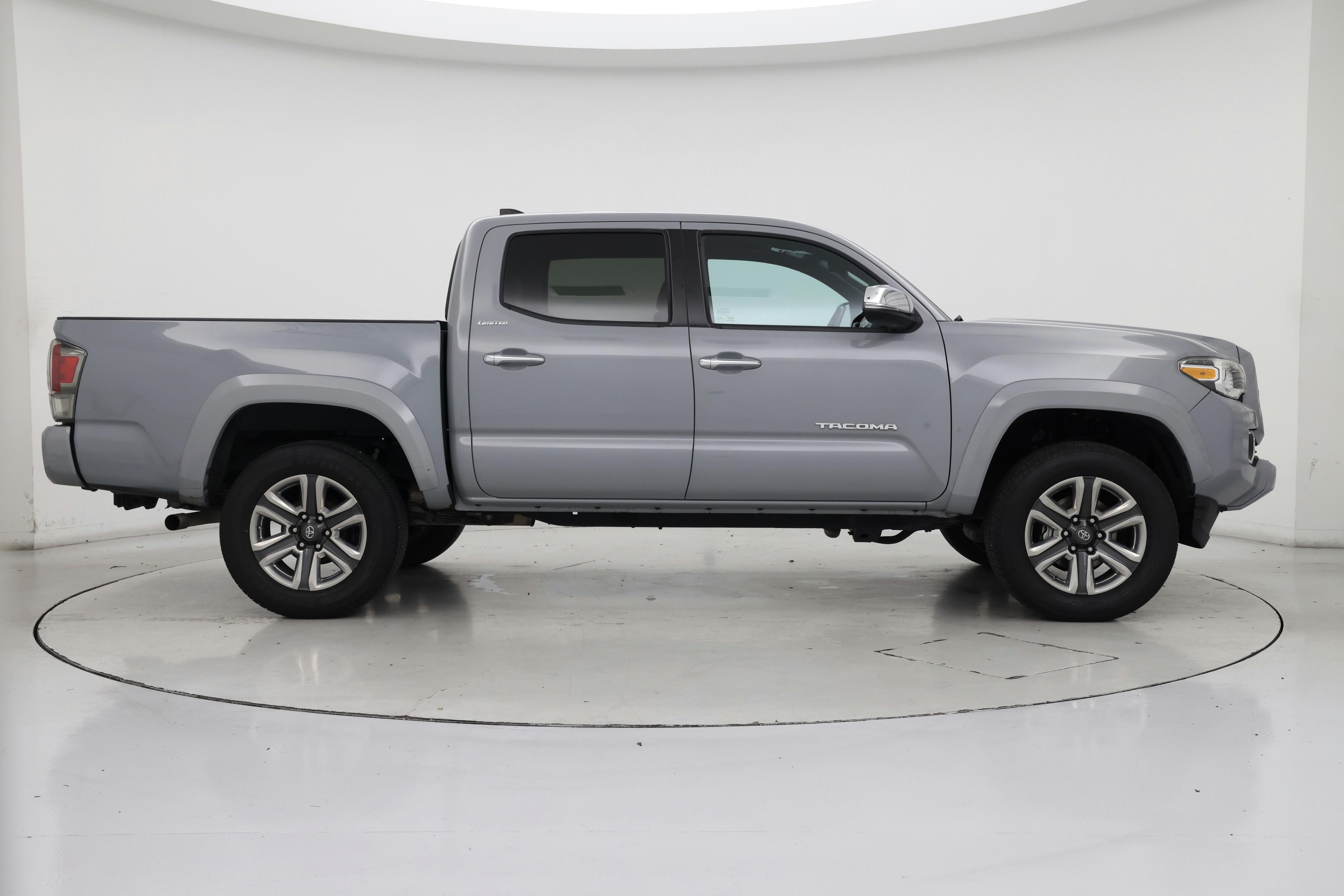 Thumbnail: 2019 Toyota Tacoma - 7