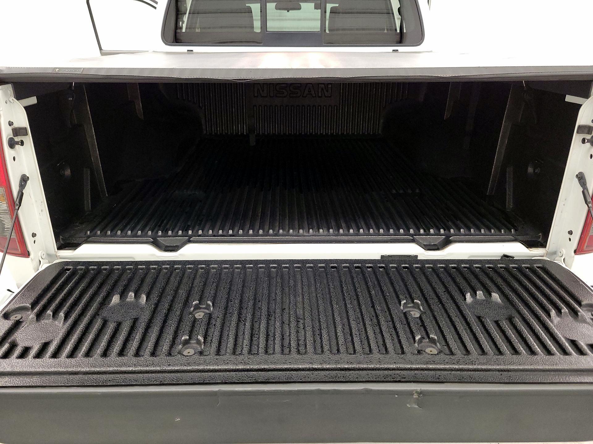 Thumbnail: 2015 Nissan Frontier - 18