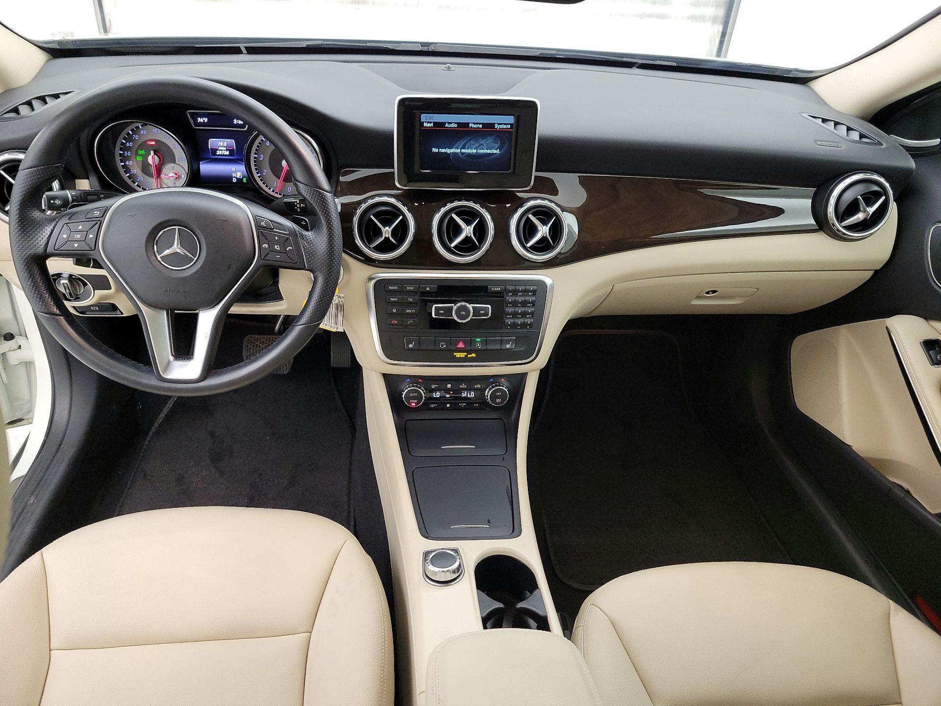 Thumbnail: 2015 Mercedes-Benz GLA - 9