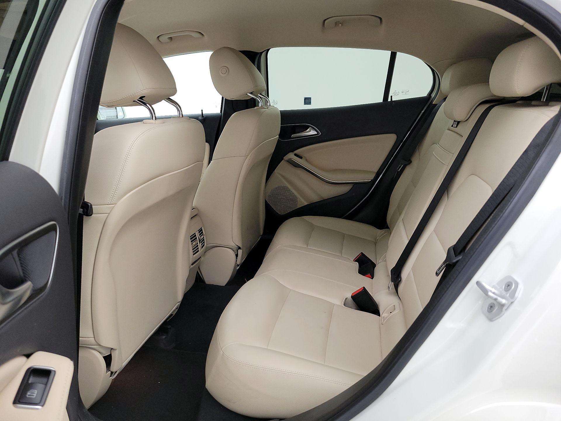 Thumbnail: 2015 Mercedes-Benz GLA - 18