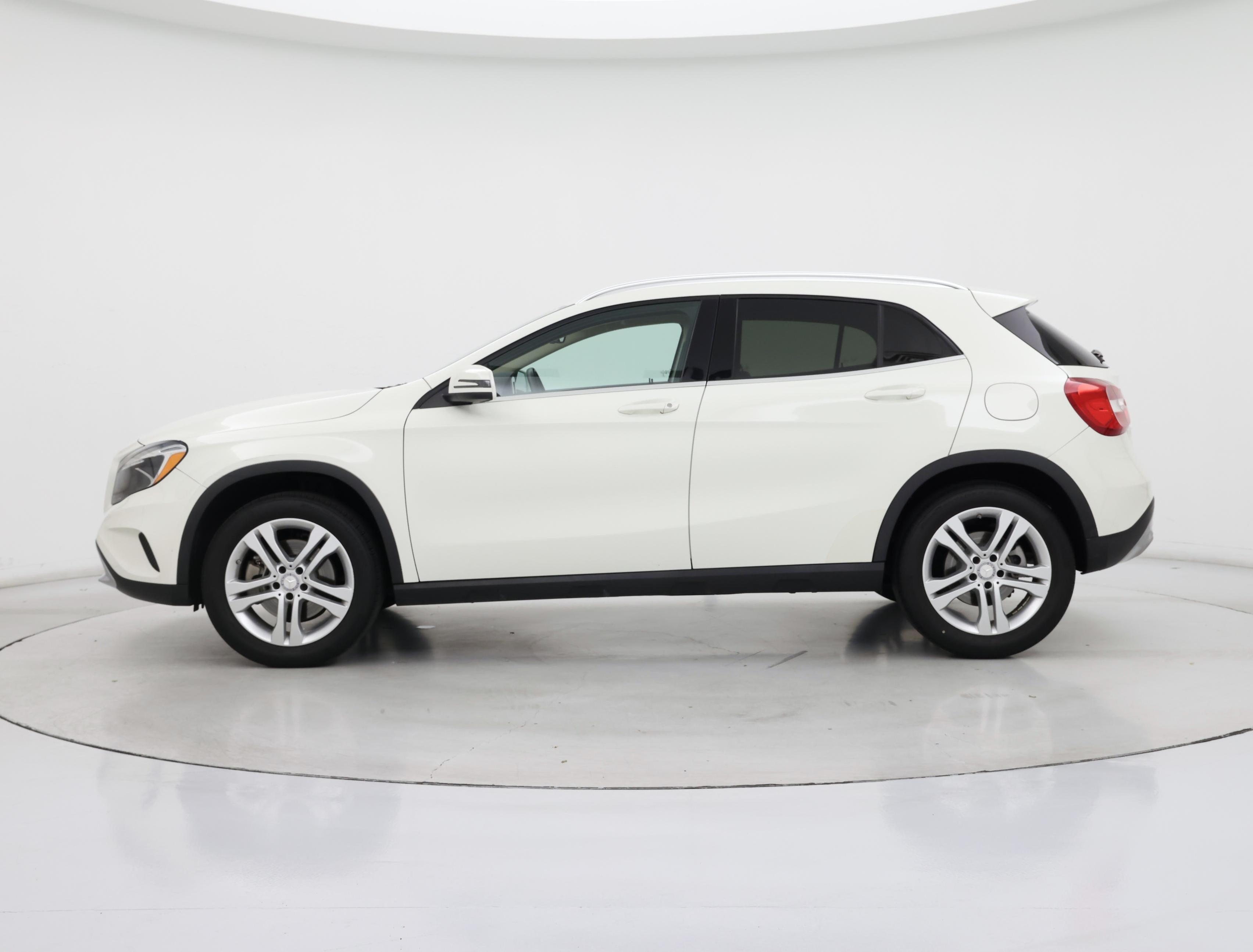 Thumbnail: 2015 Mercedes-Benz GLA - 3