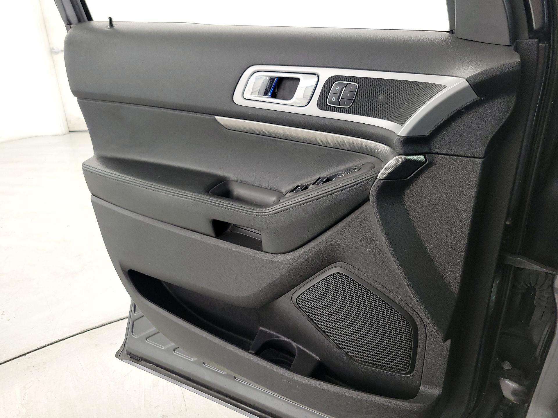 Thumbnail: 2015 Ford Explorer - 12