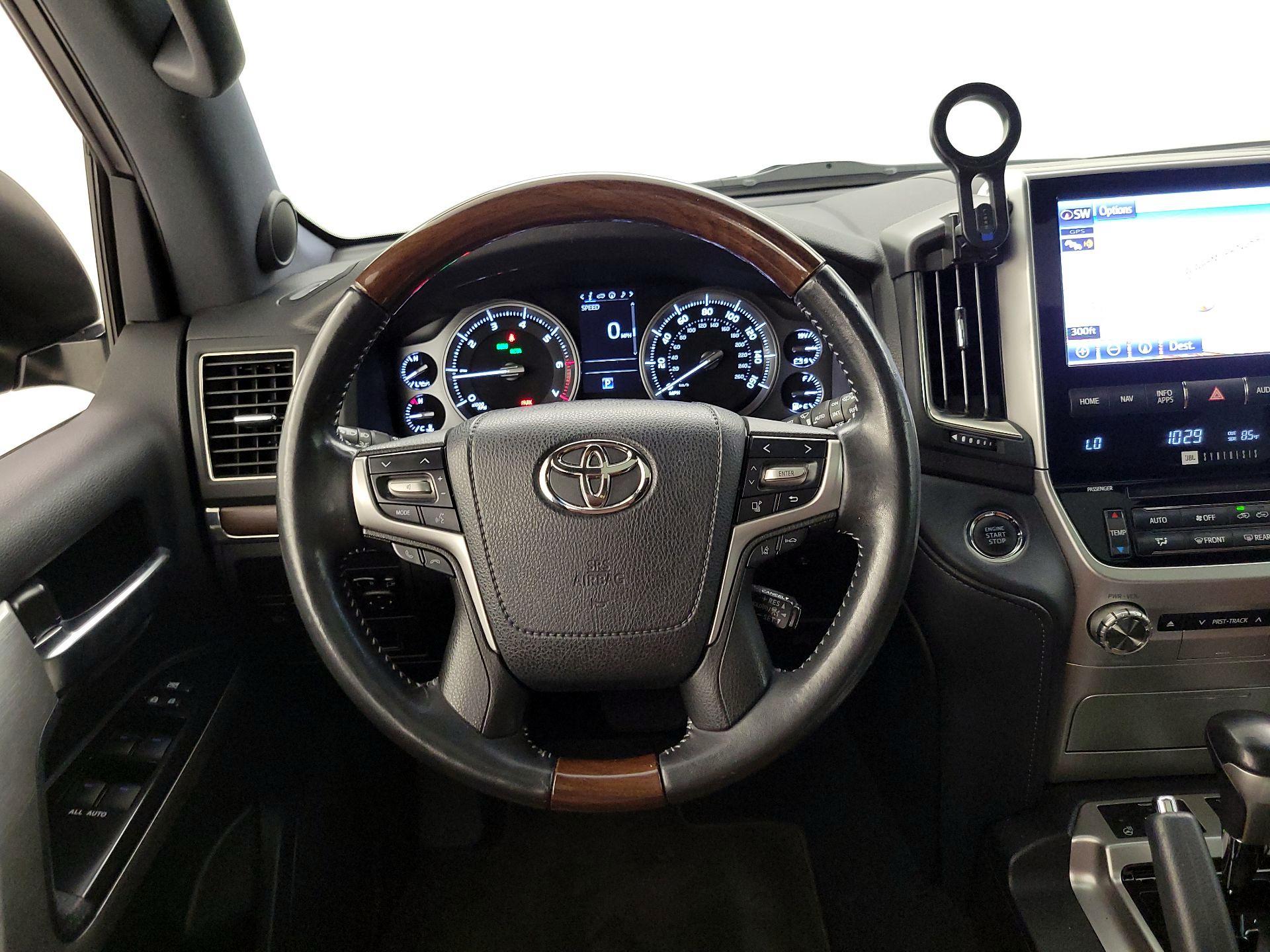 Thumbnail: 2016 Toyota Land Cruiser - 10