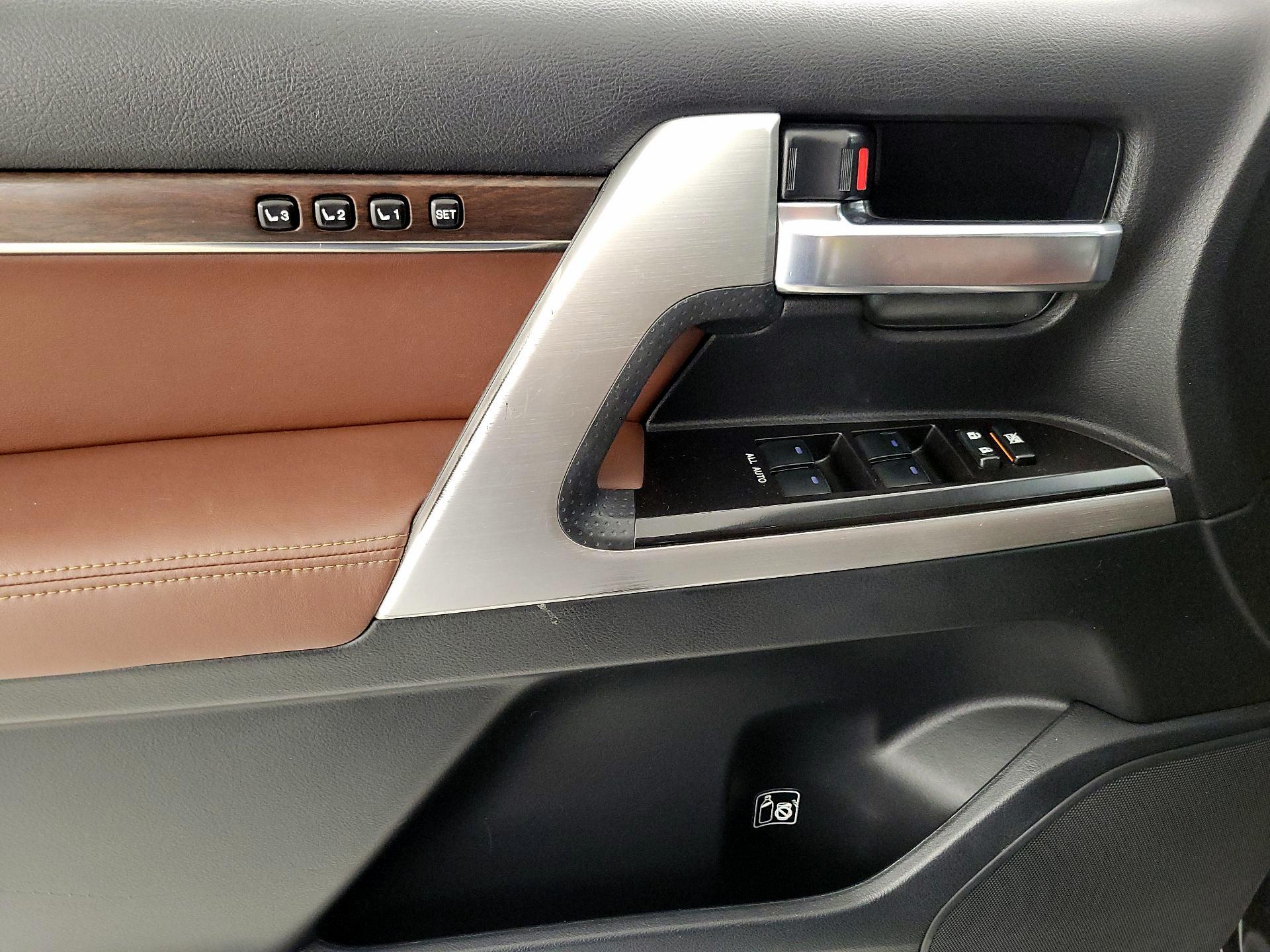 Thumbnail: 2016 Toyota Land Cruiser - 12