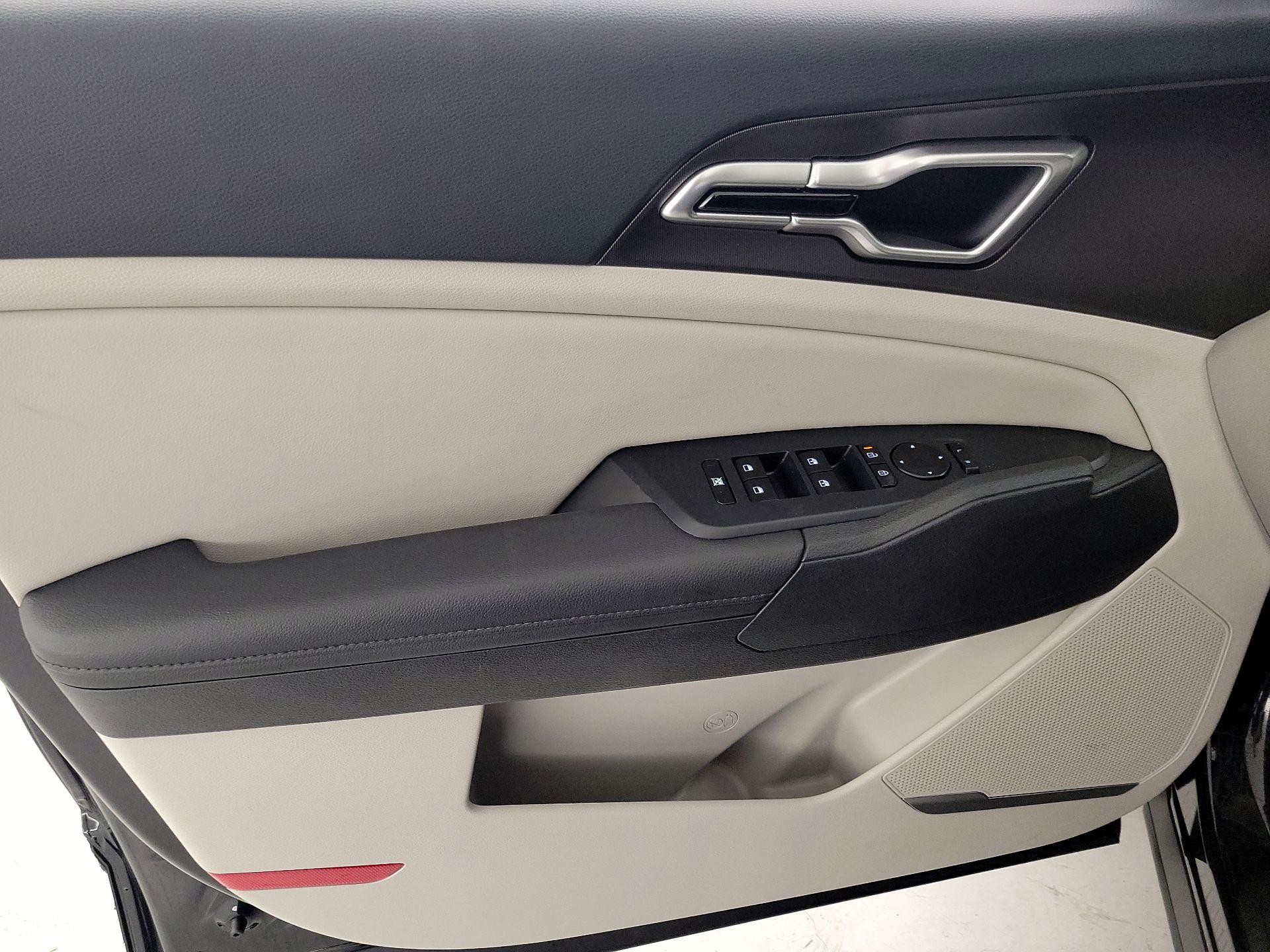 Thumbnail: 2026 Kia Sportage - 12