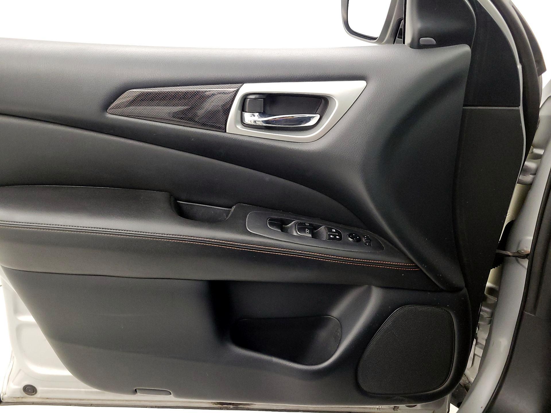 Thumbnail: 2019 Nissan Pathfinder - 12