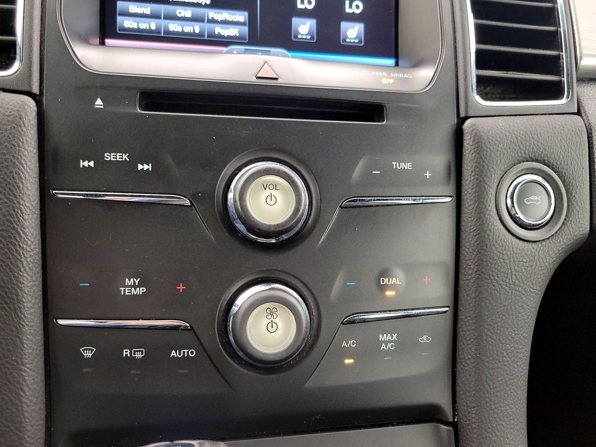 Thumbnail: 2015 Ford Taurus - 16