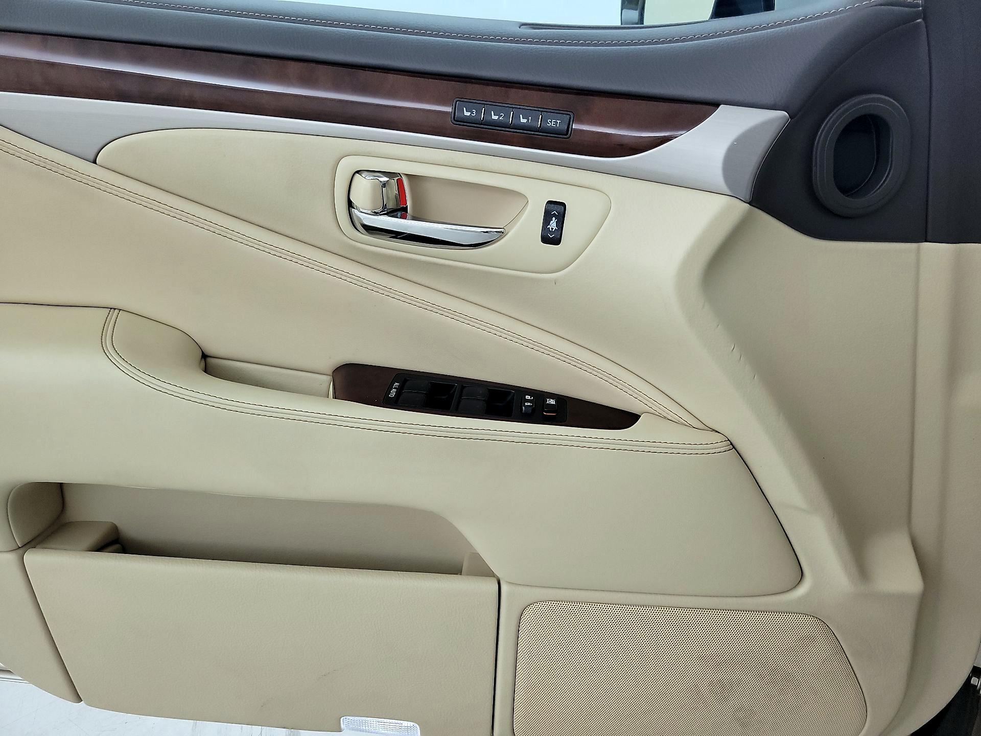 Thumbnail: 2017 Lexus LS - 12