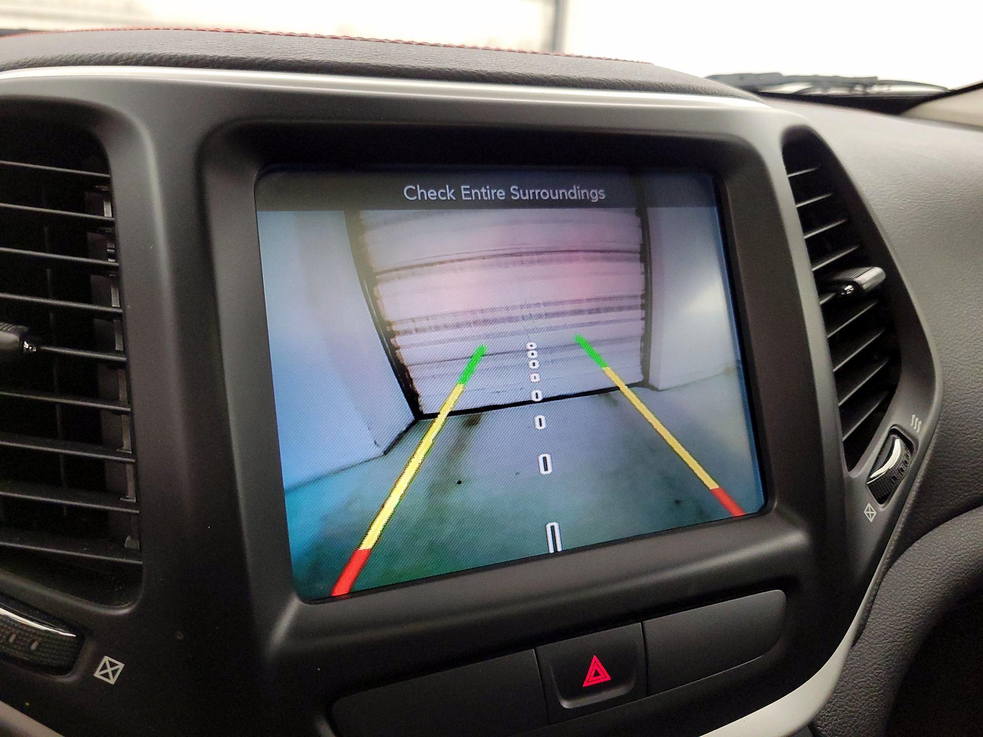 Thumbnail: 2016 Jeep Cherokee - 15