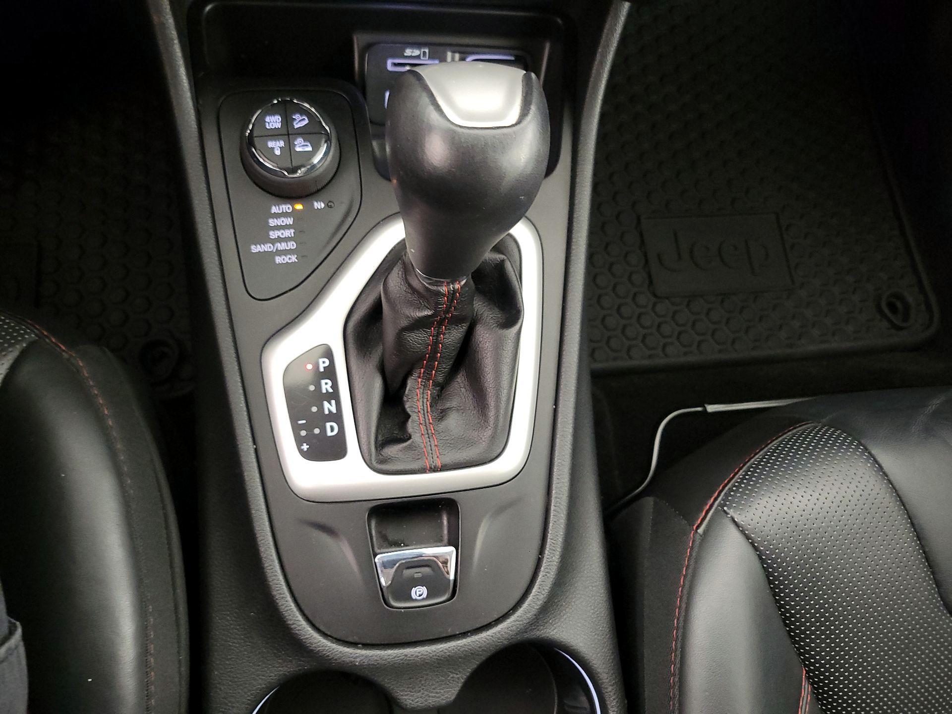 Thumbnail: 2016 Jeep Cherokee - 18