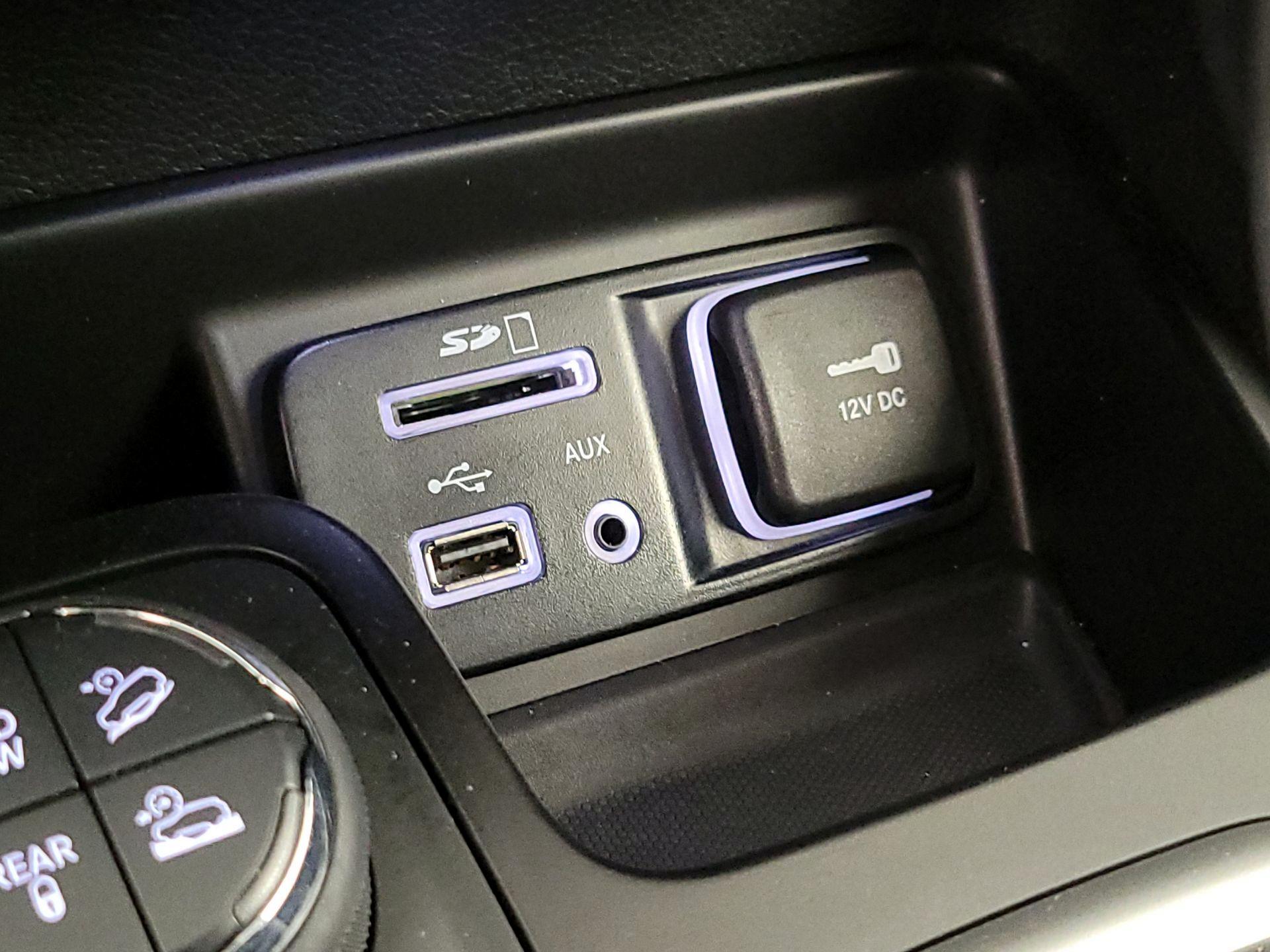 Thumbnail: 2016 Jeep Cherokee - 19
