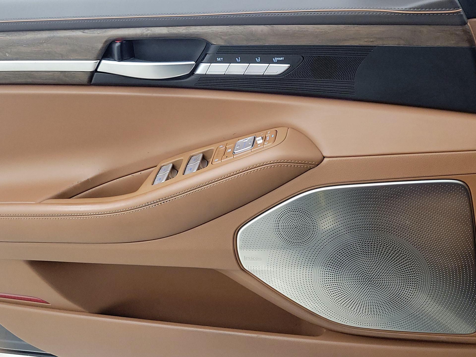 Thumbnail: 2021 Genesis G90 - 12