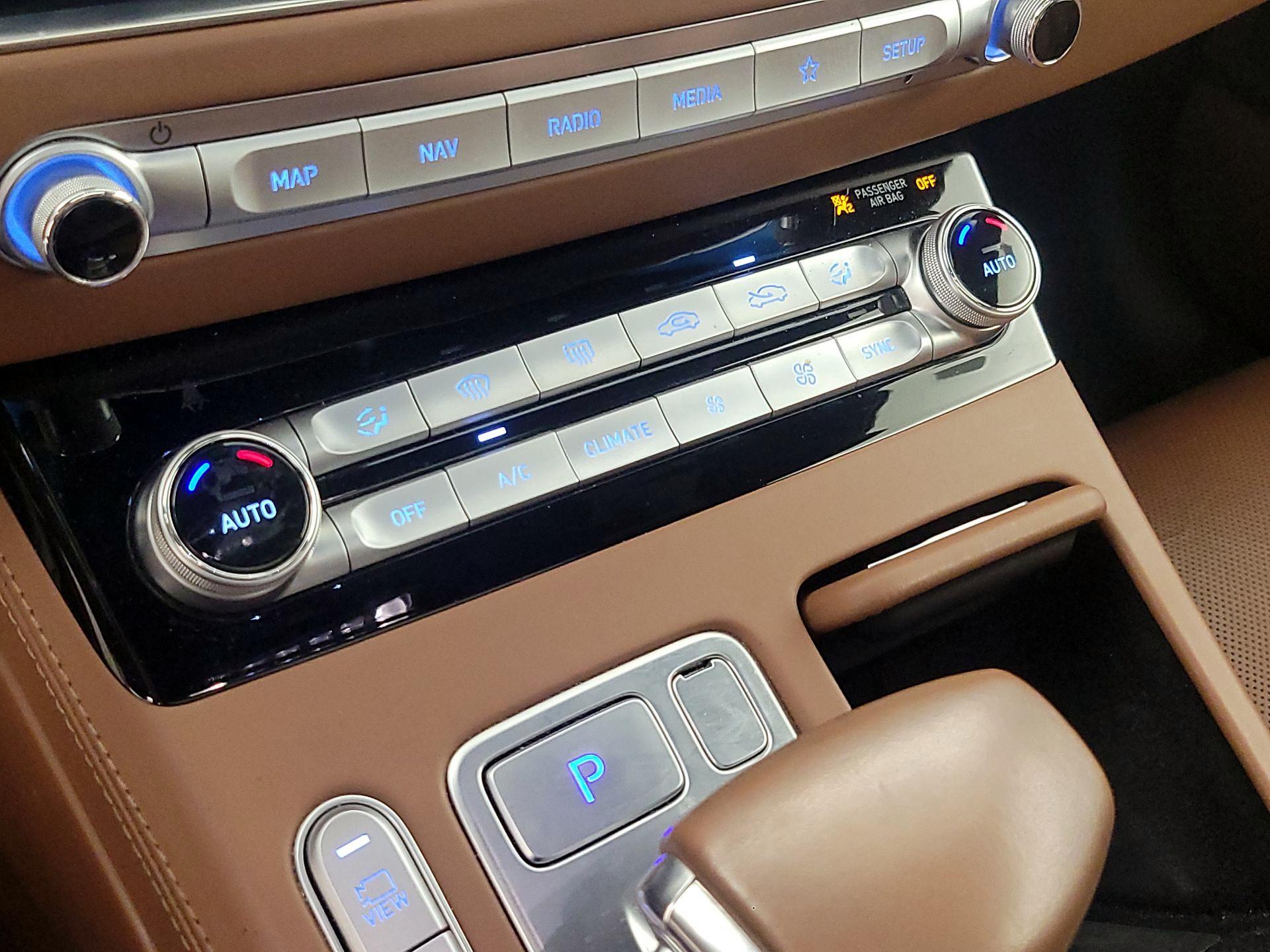 Thumbnail: 2021 Genesis G90 - 17