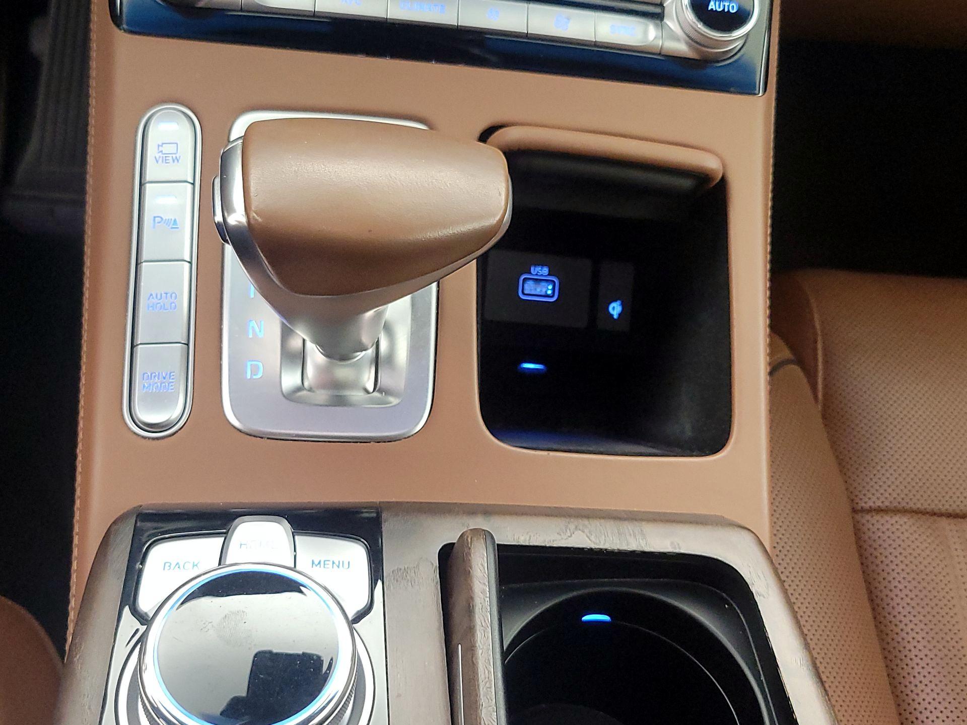 Thumbnail: 2021 Genesis G90 - 18