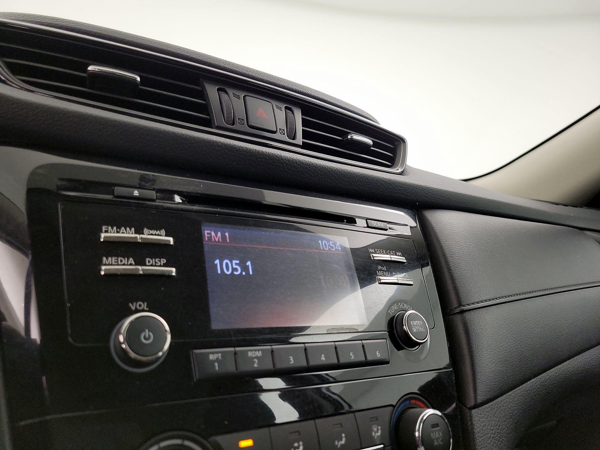 Thumbnail: 2017 Nissan Rogue - 15