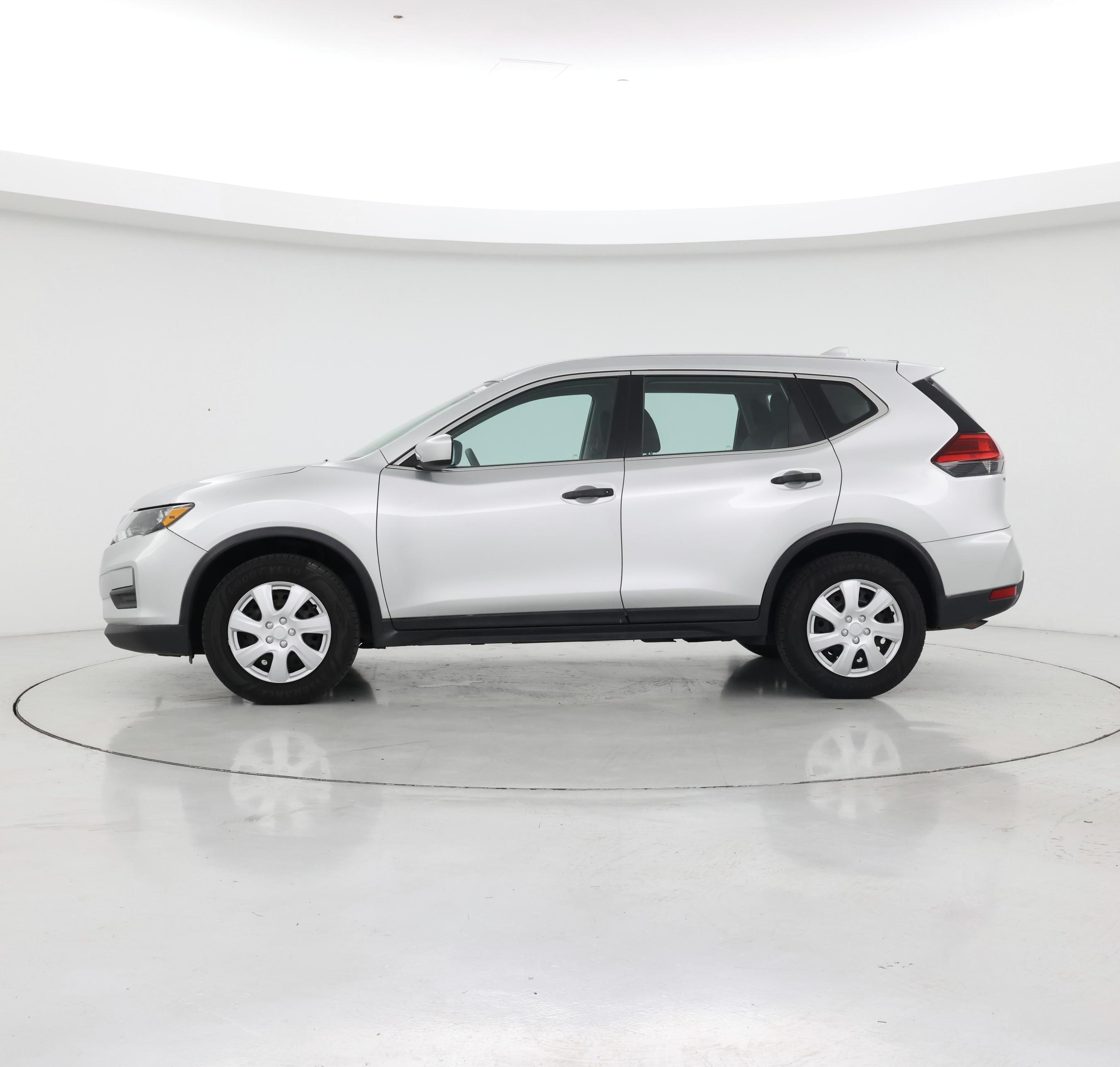 Thumbnail: 2017 Nissan Rogue - 3