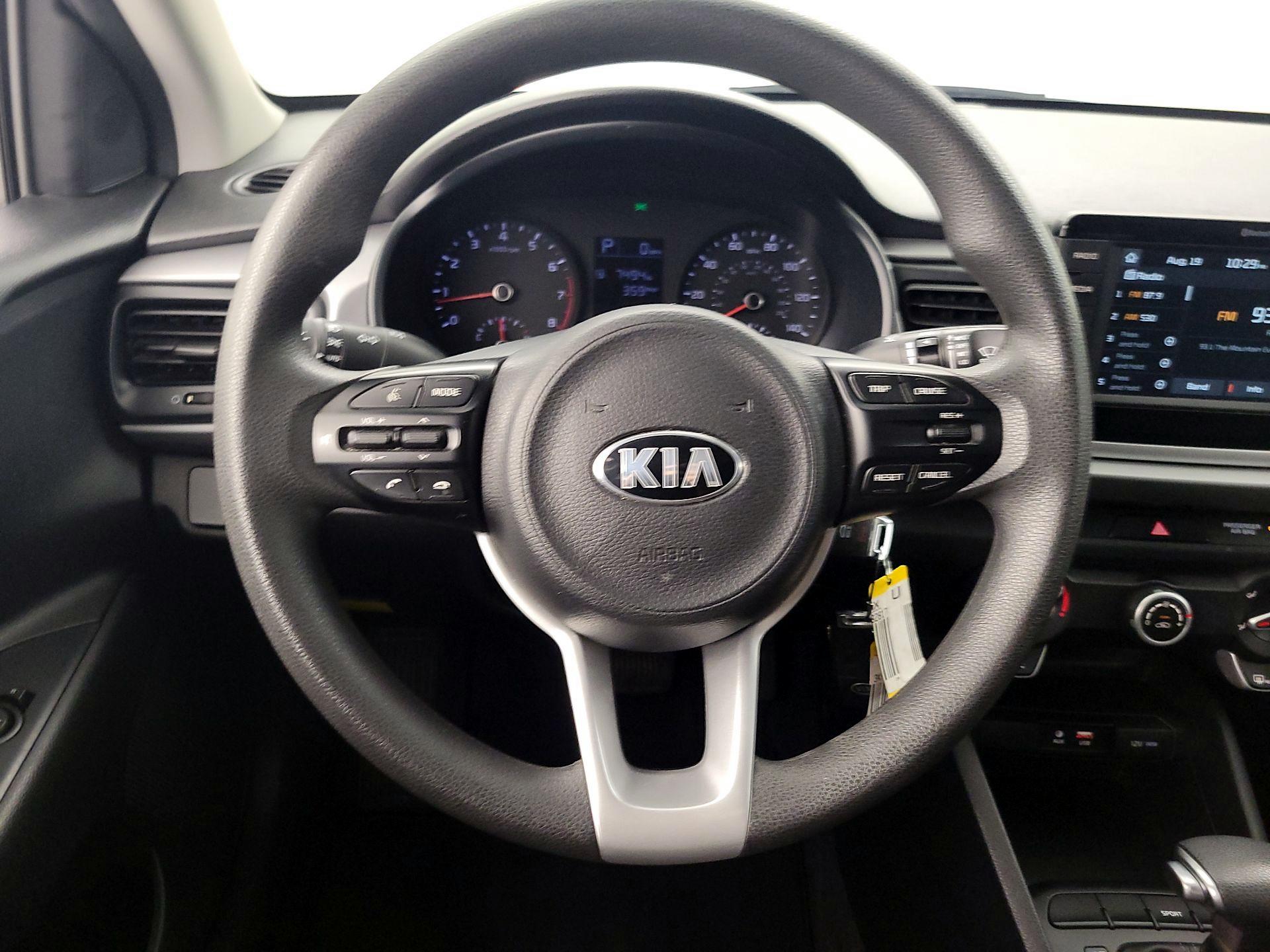 Thumbnail: 2020 Kia Rio - 10
