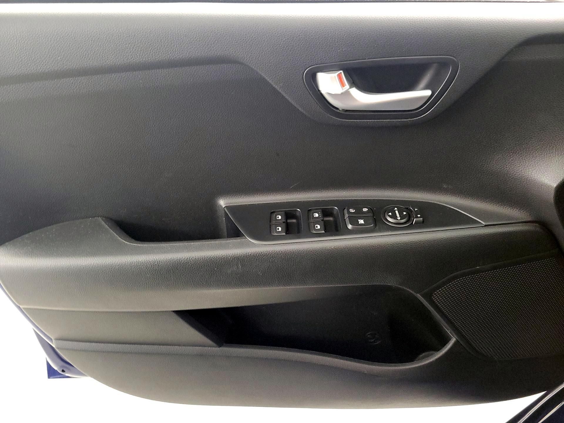 Thumbnail: 2020 Kia Rio - 12