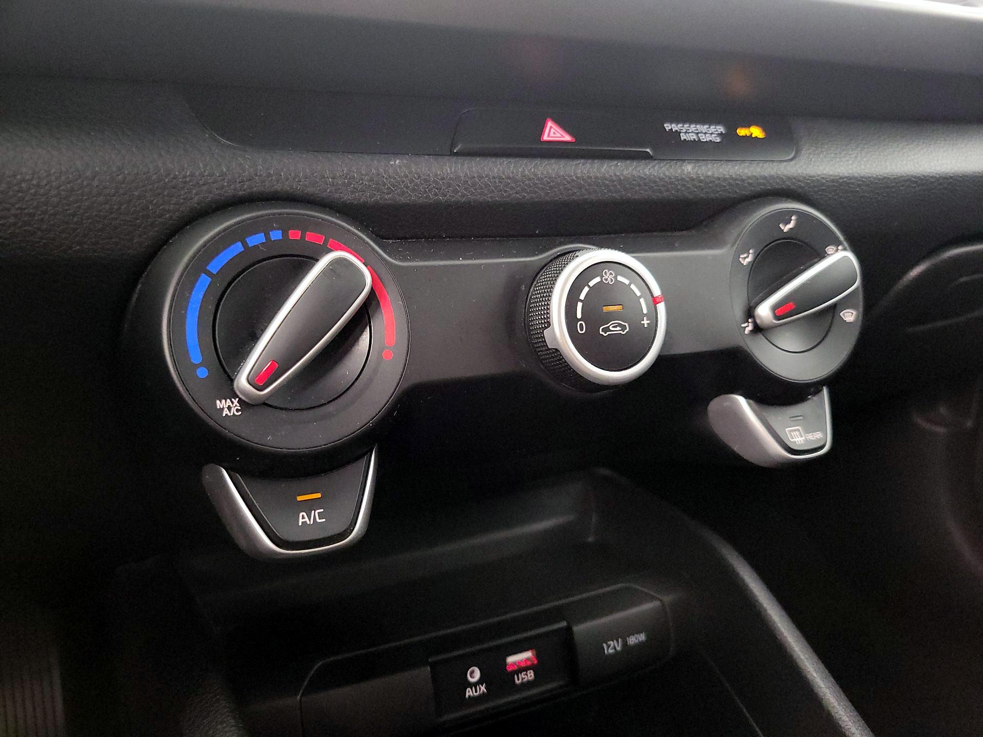 Thumbnail: 2020 Kia Rio - 16