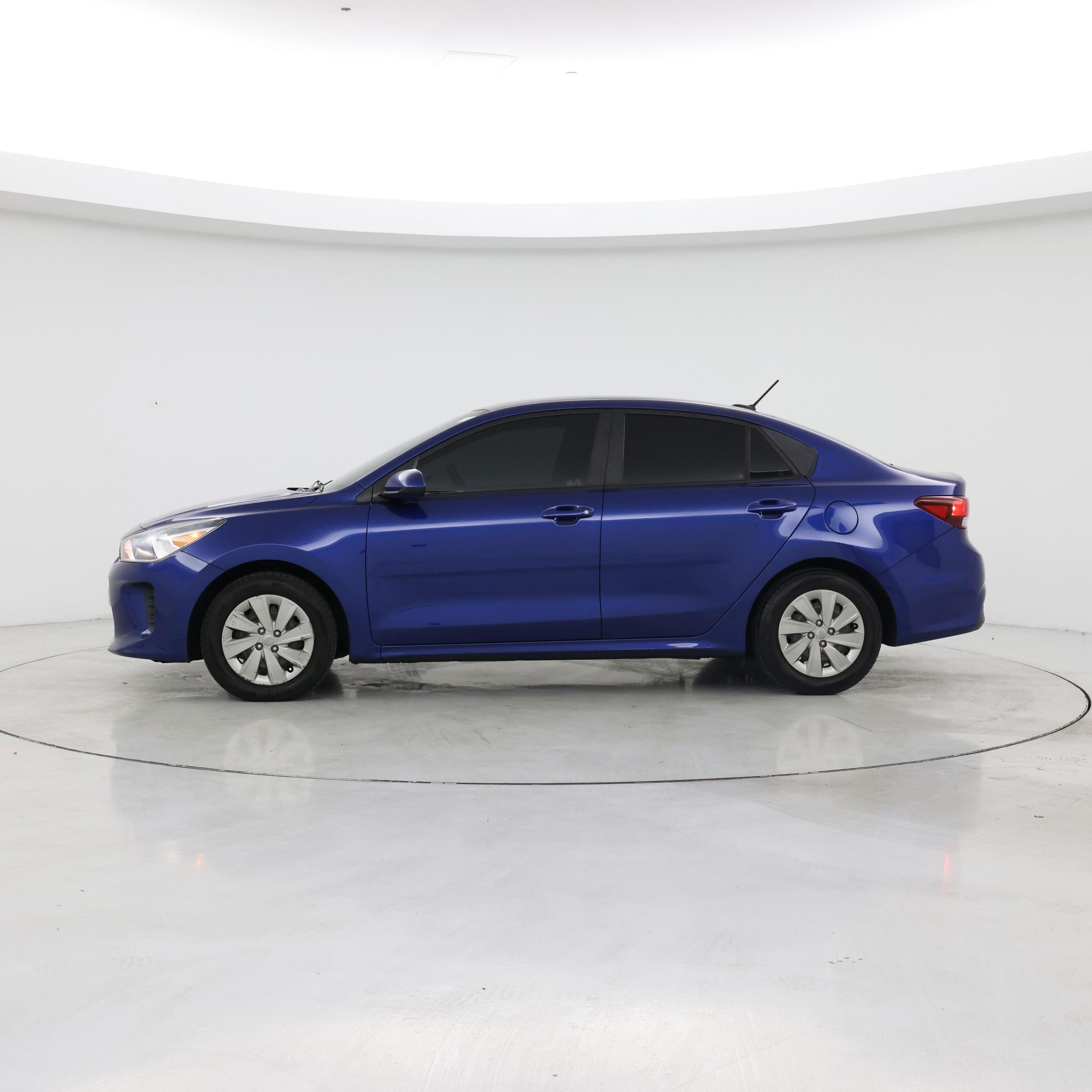 Thumbnail: 2020 Kia Rio - 3