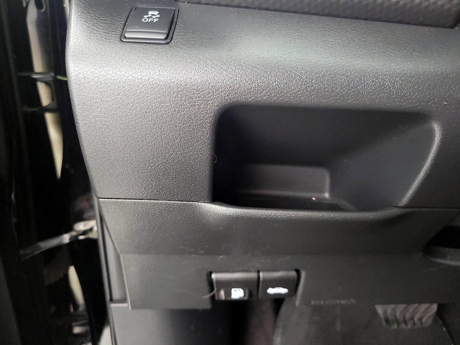 Thumbnail: 2019 Nissan Kicks - 13