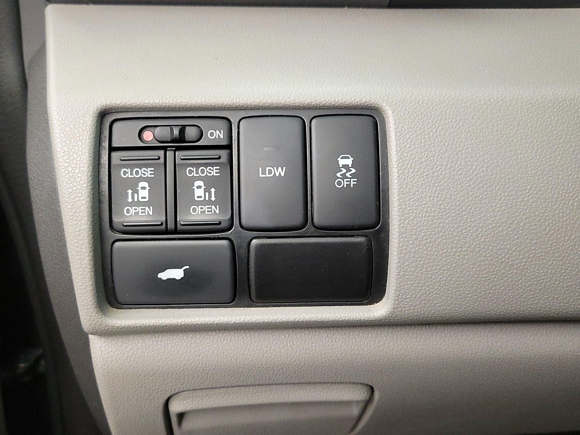 Thumbnail: 2015 Honda Odyssey - 13