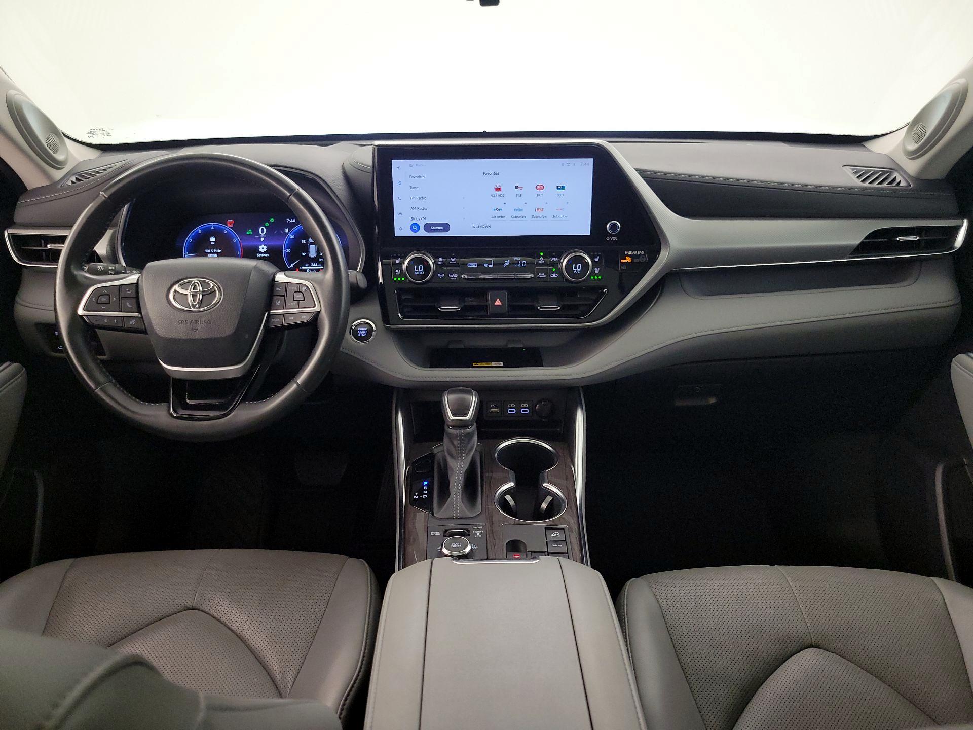Thumbnail: 2023 Toyota Highlander - 9