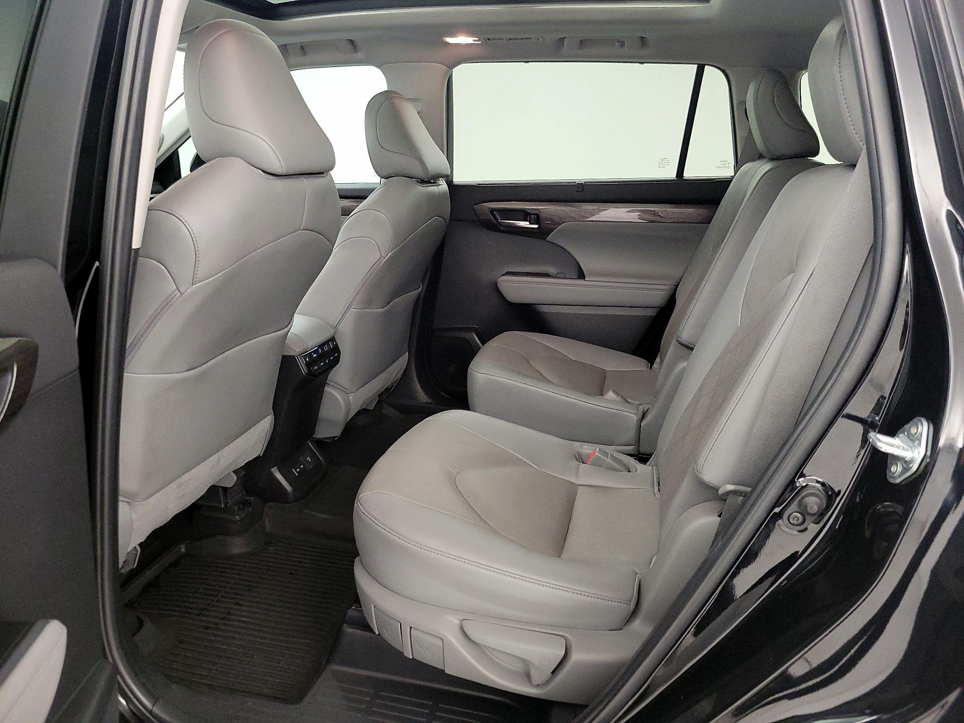 Thumbnail: 2023 Toyota Highlander - 20
