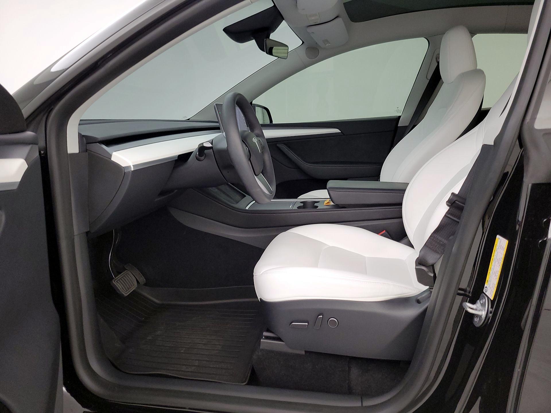 Thumbnail: 2023 Tesla Model Y - 11