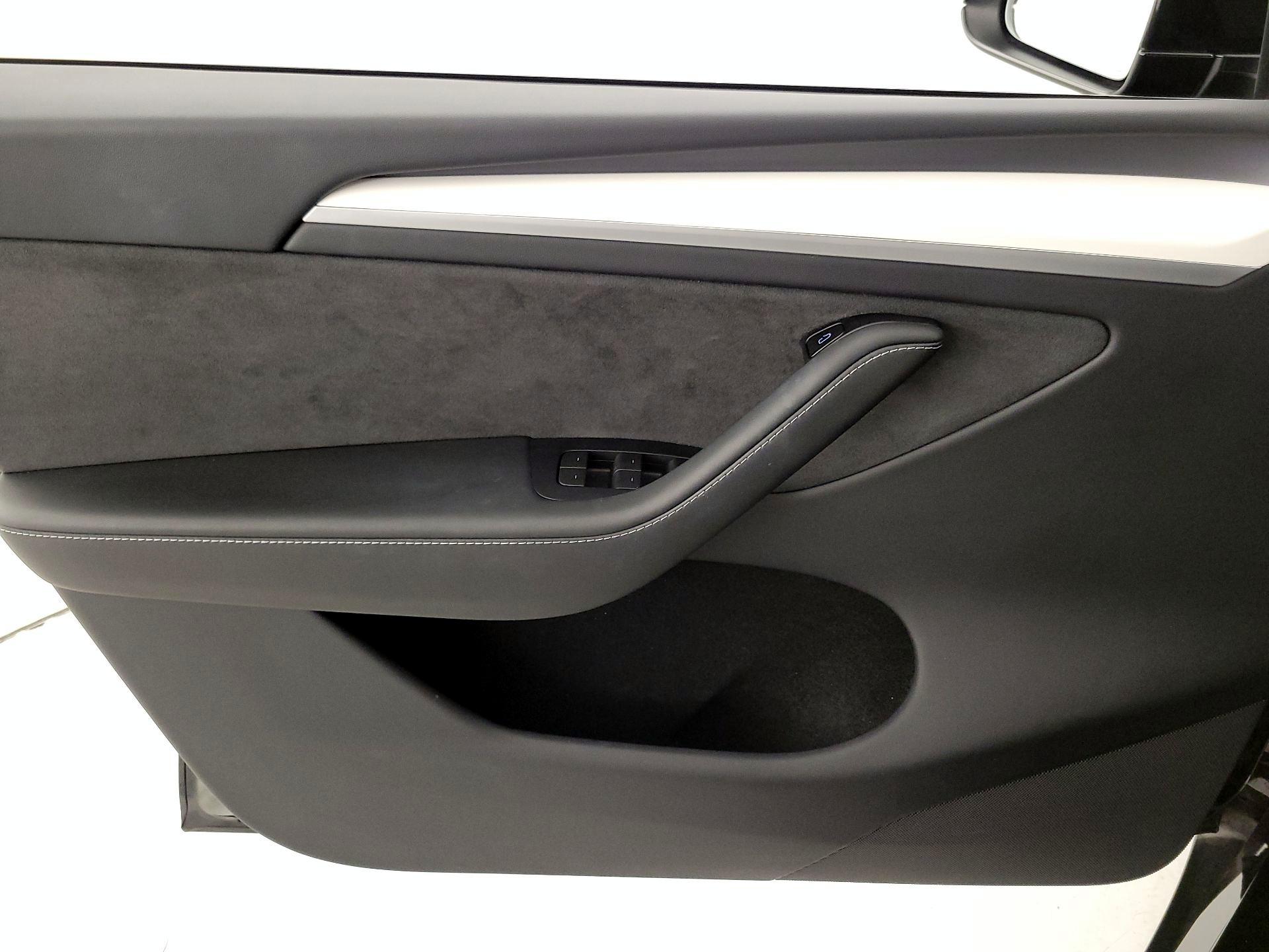 Thumbnail: 2023 Tesla Model Y - 12