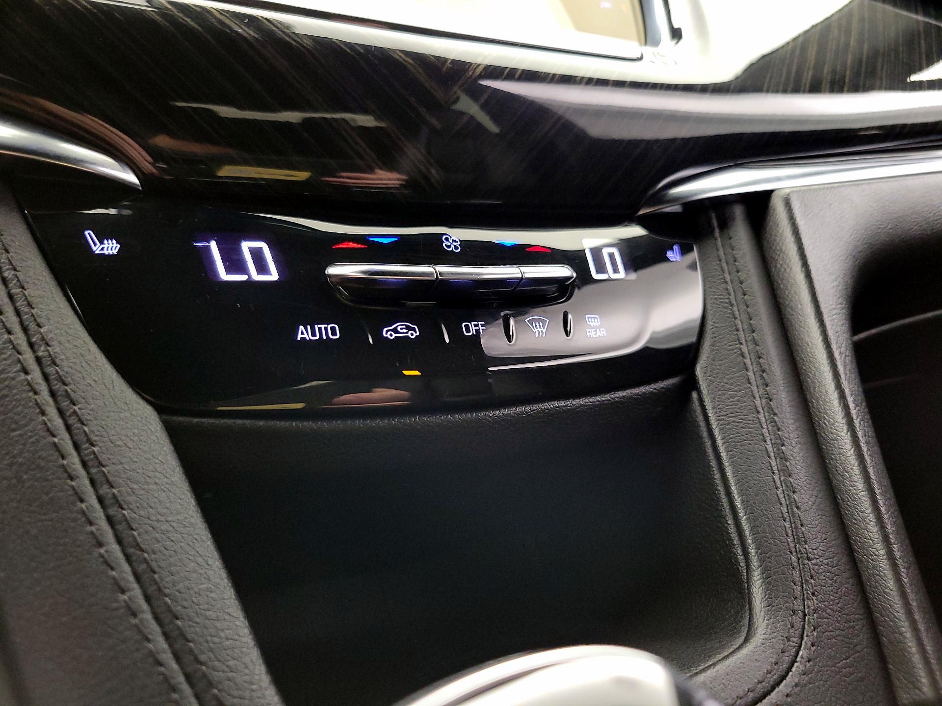Thumbnail: 2022 Cadillac XT6 - 16